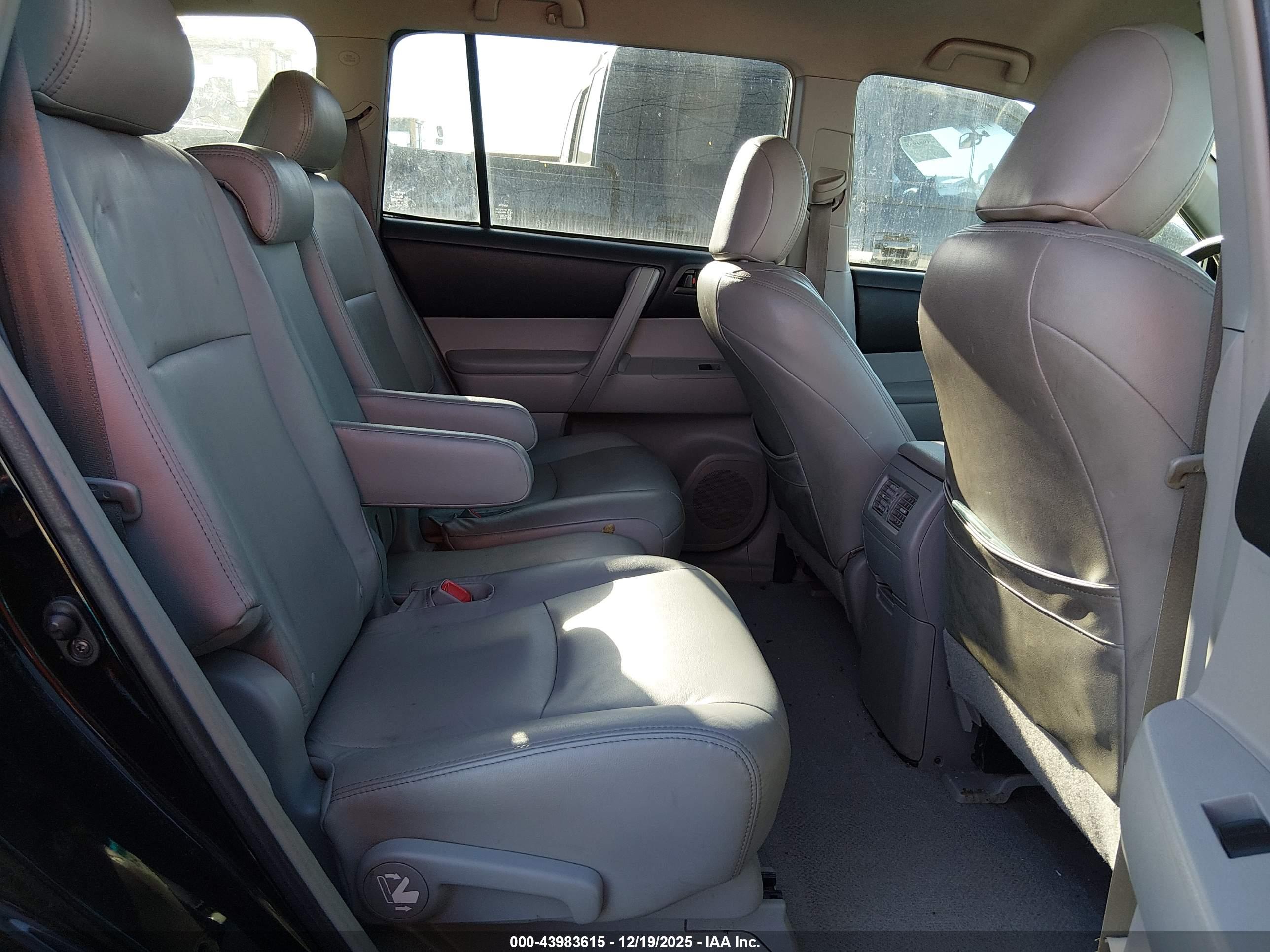 TOYOTA HIGHLANDER image 8