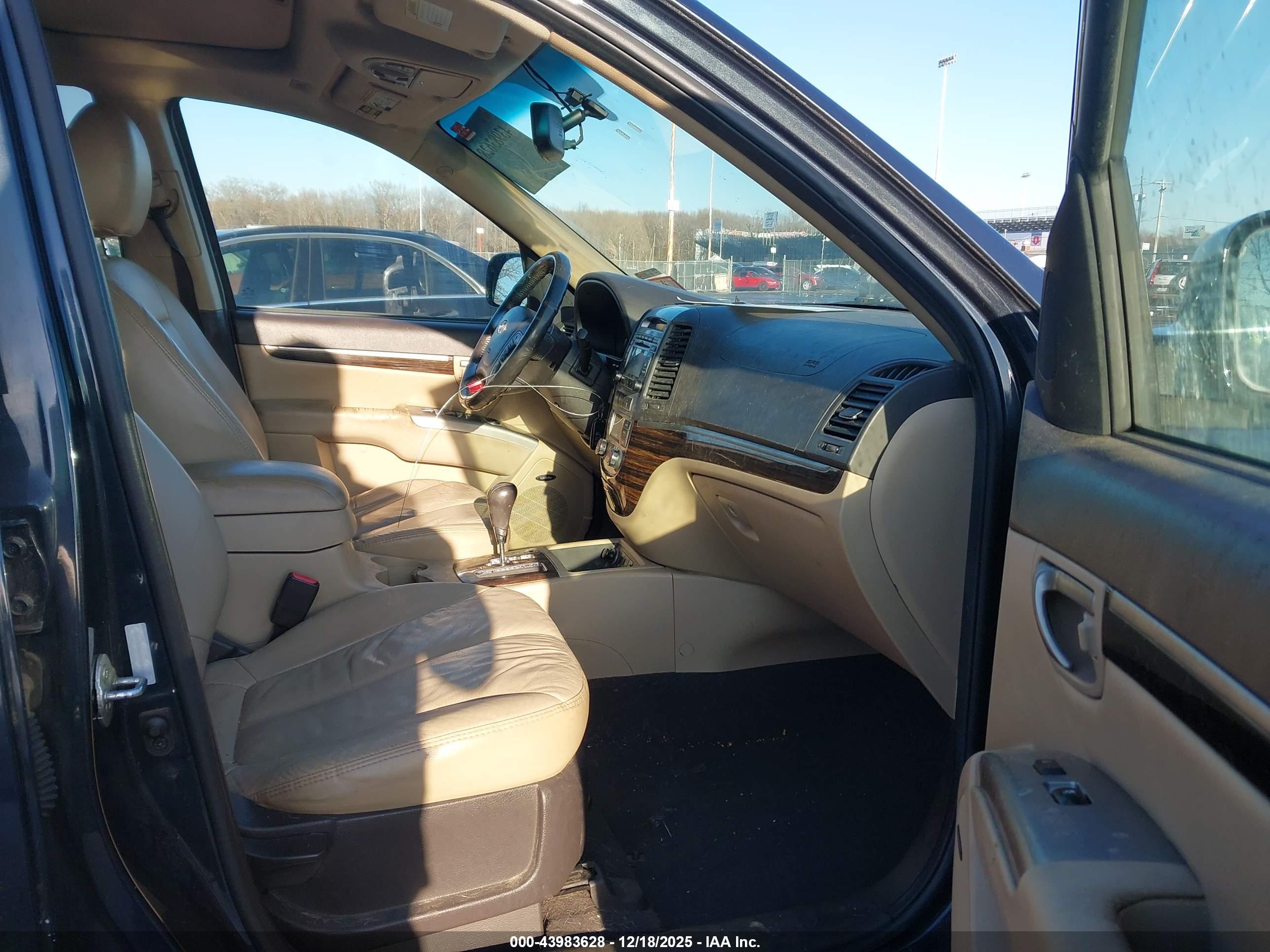 HYUNDAI SANTA image 5