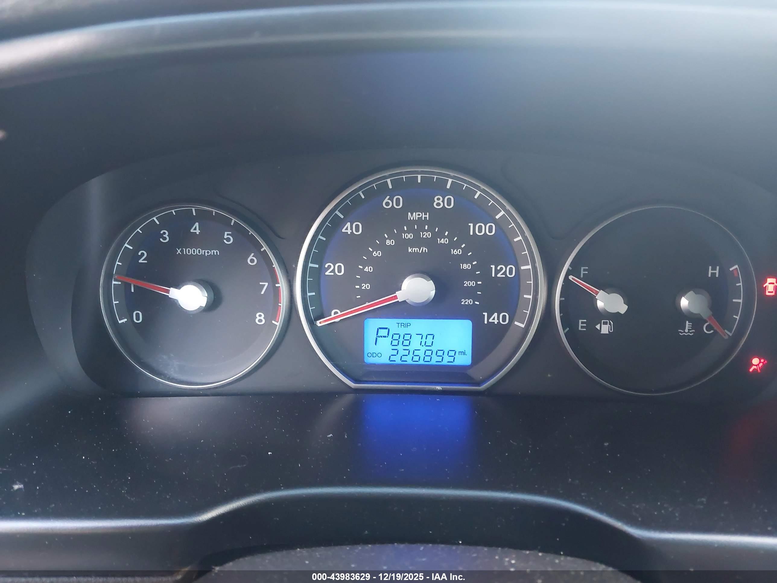 HYUNDAI SANTA image 7
