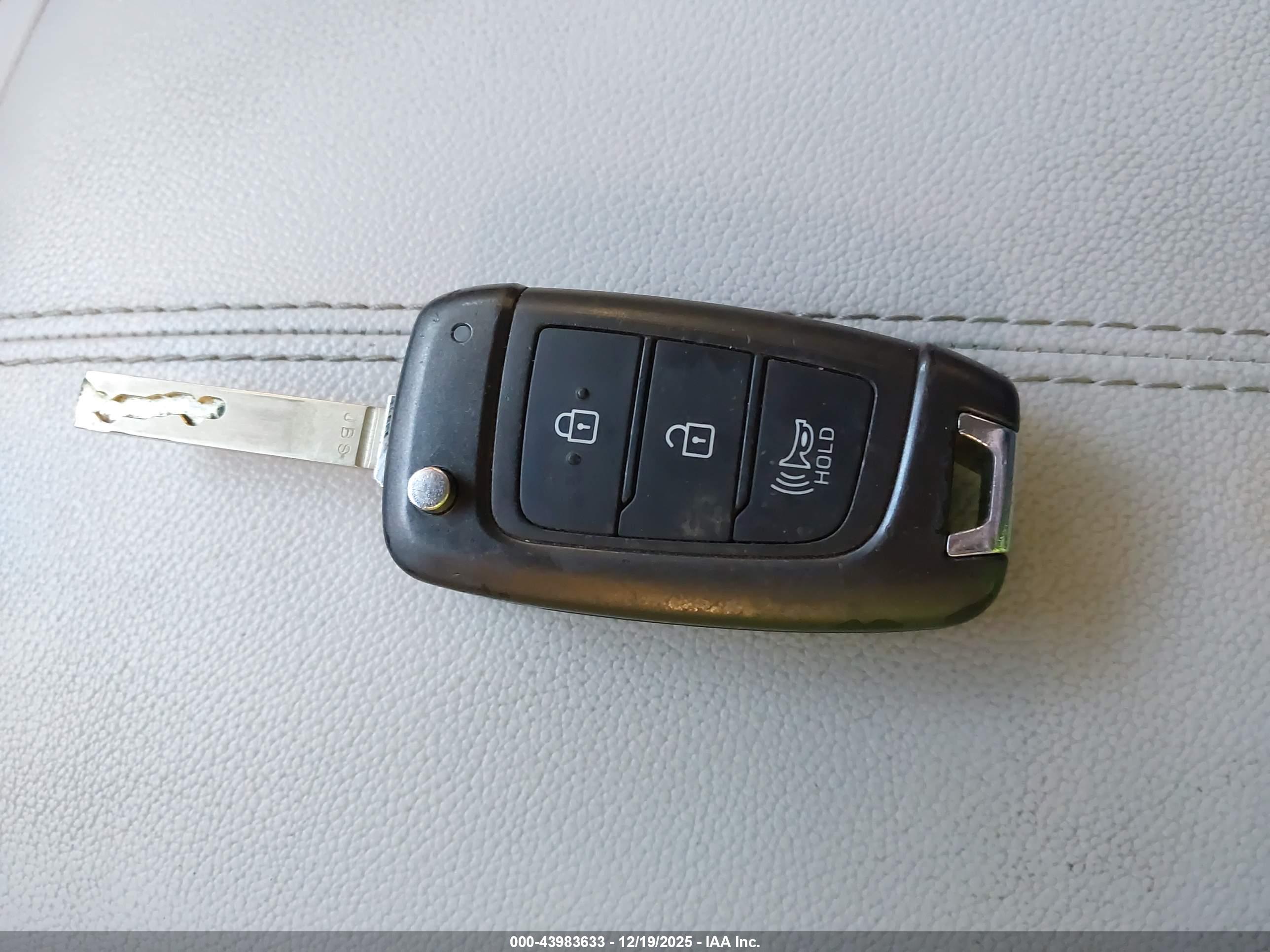 HYUNDAI TUCSON image 11