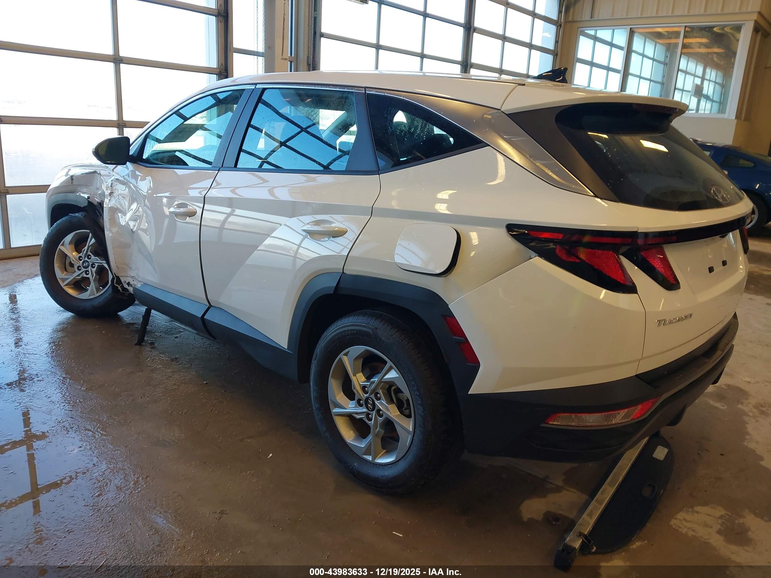 HYUNDAI TUCSON image 3