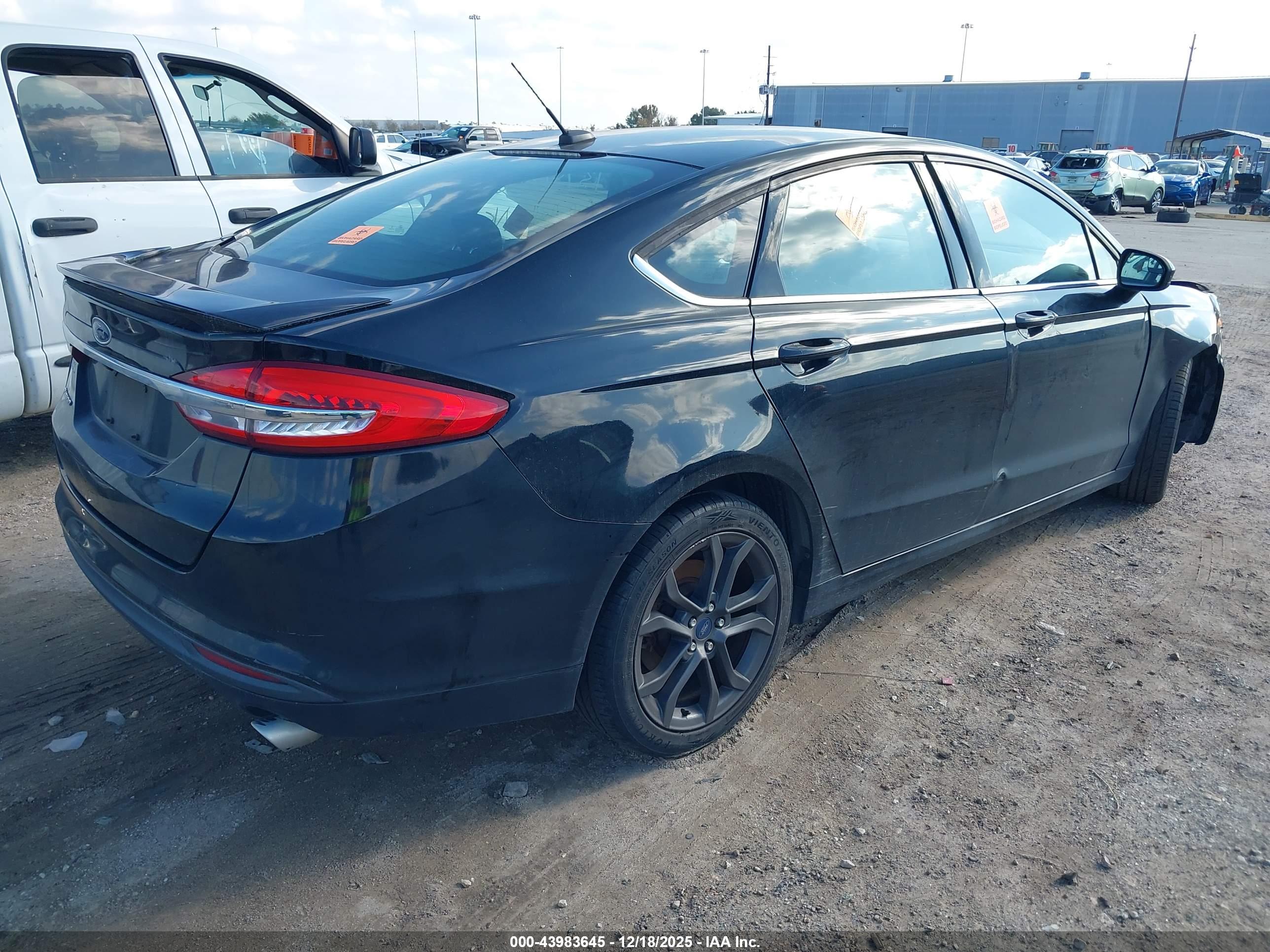 FORD FUSION image 4