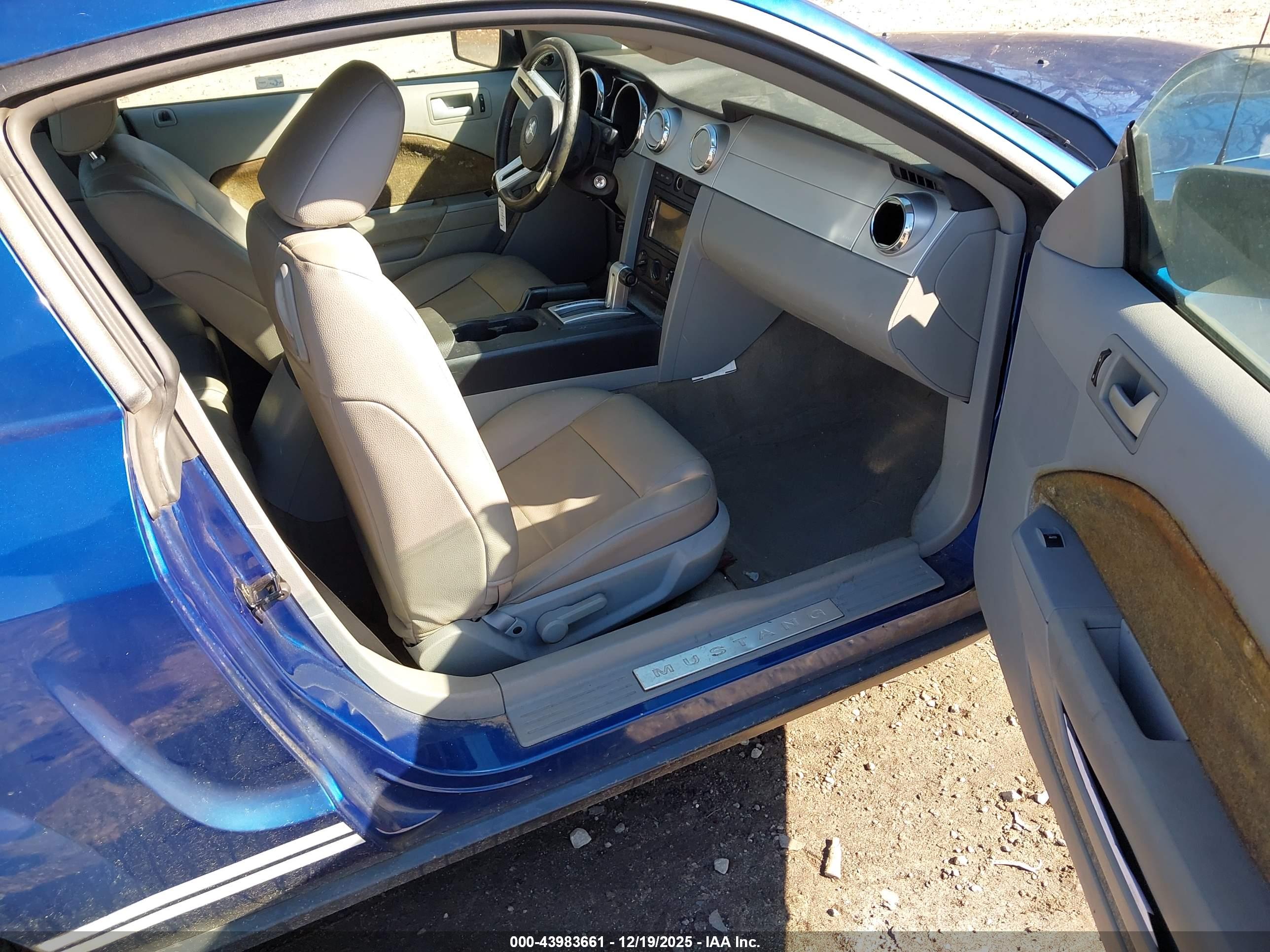 FORD MUSTANG image 5