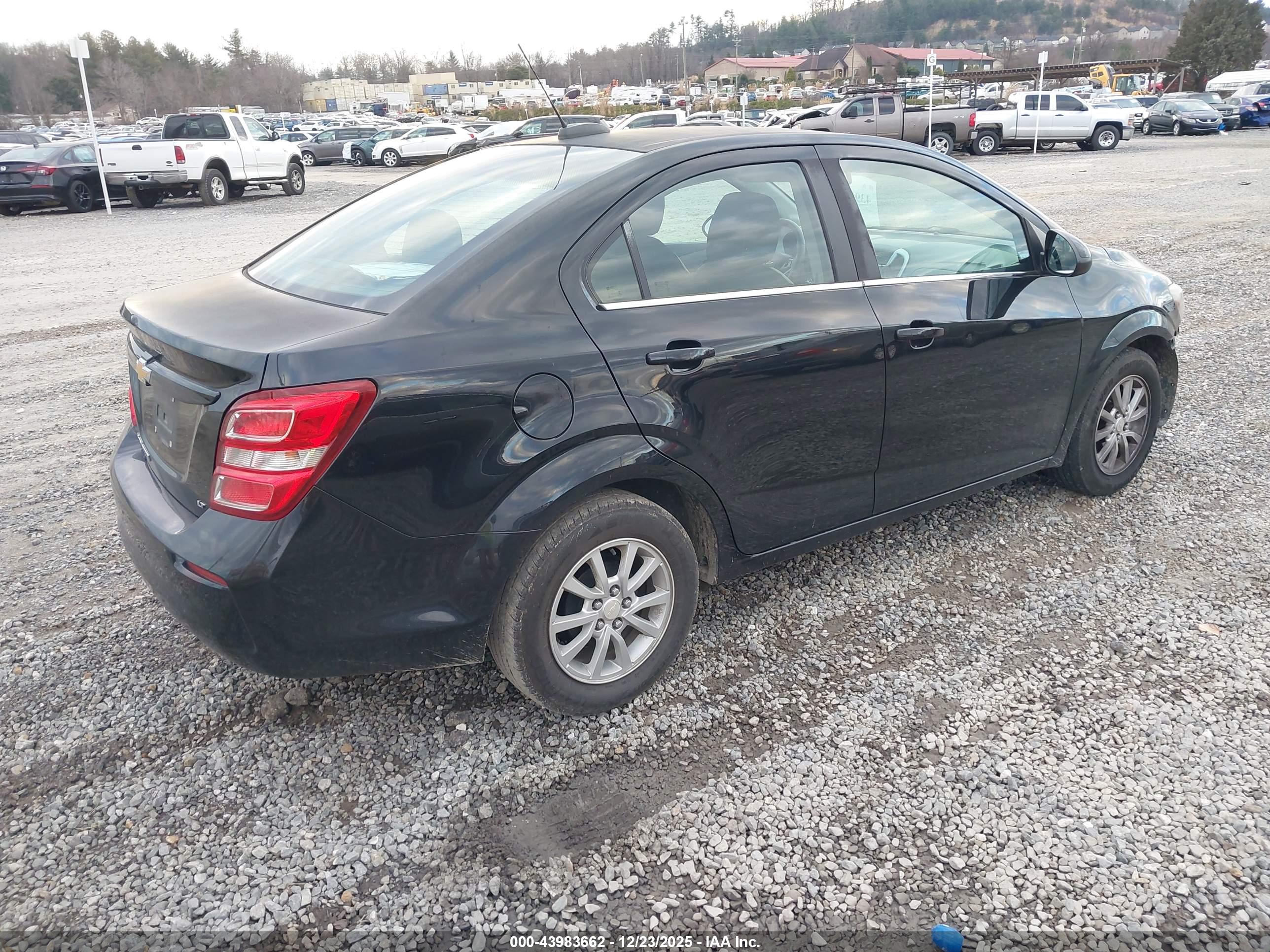 CHEVROLET SONIC image 4