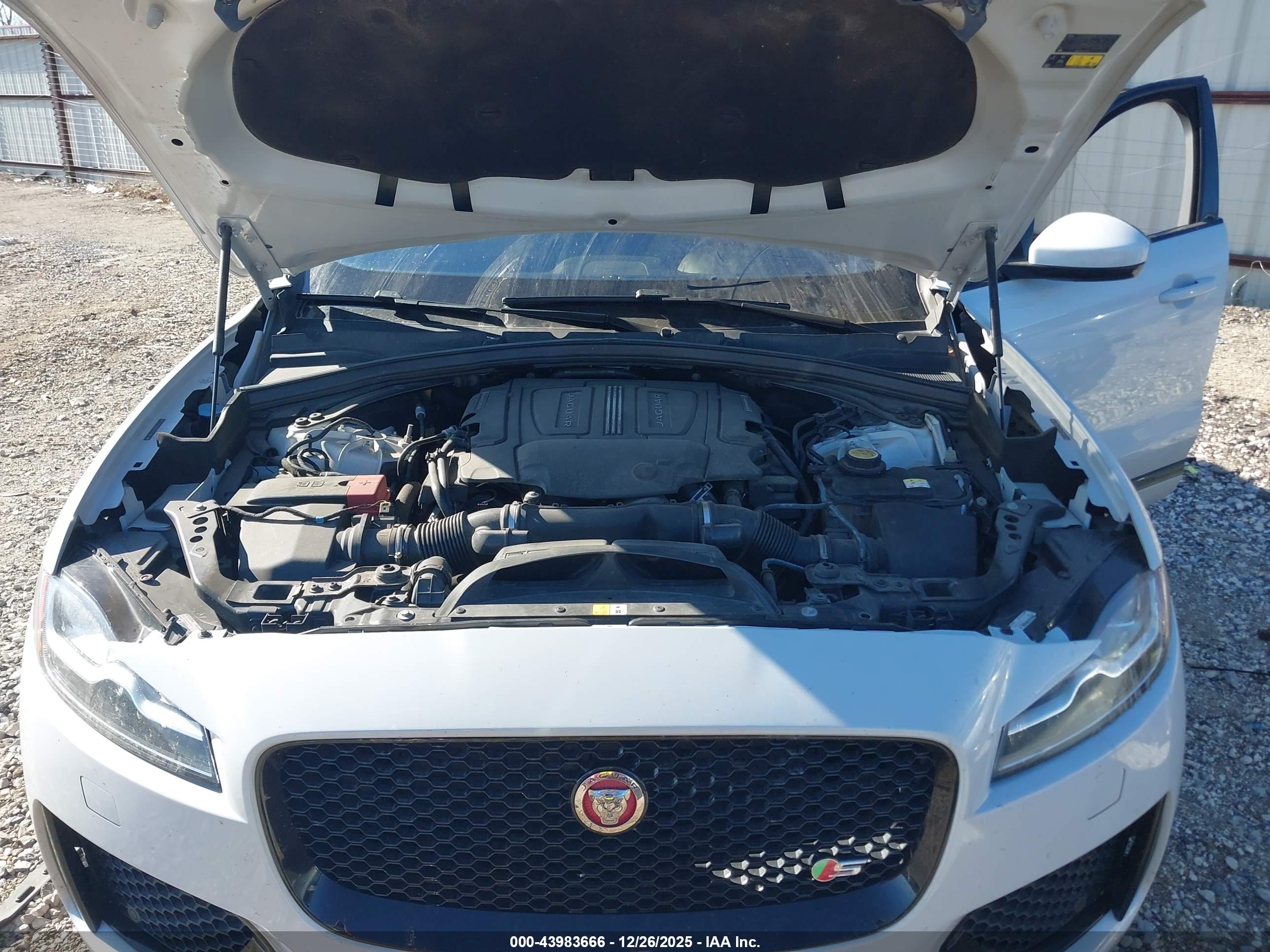 JAGUAR F-PACE image 10