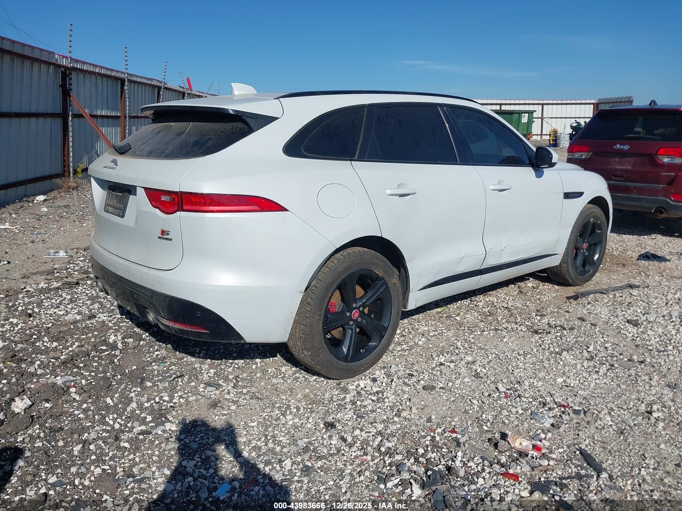 JAGUAR F-PACE image 4
