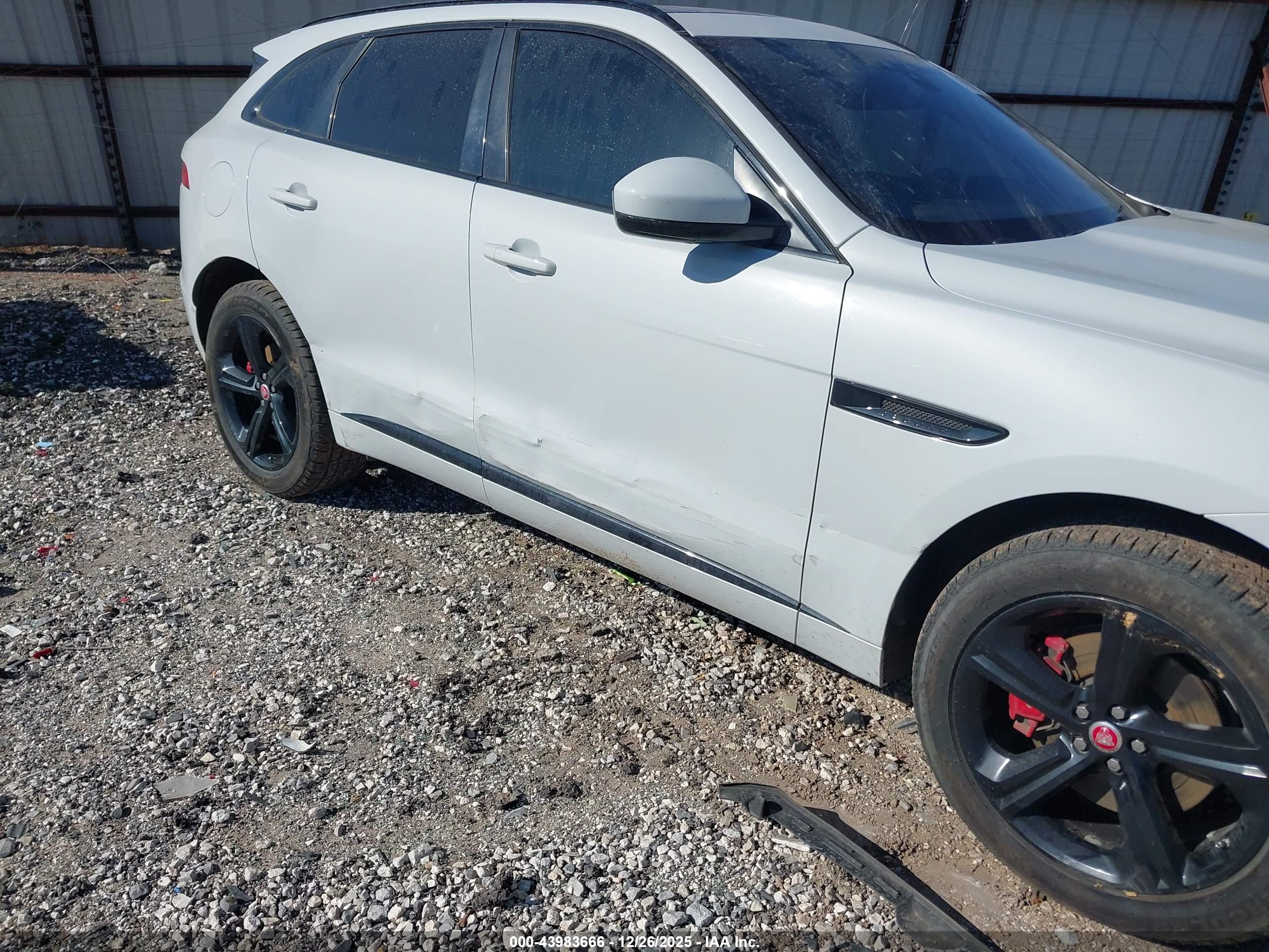 JAGUAR F-PACE image 6