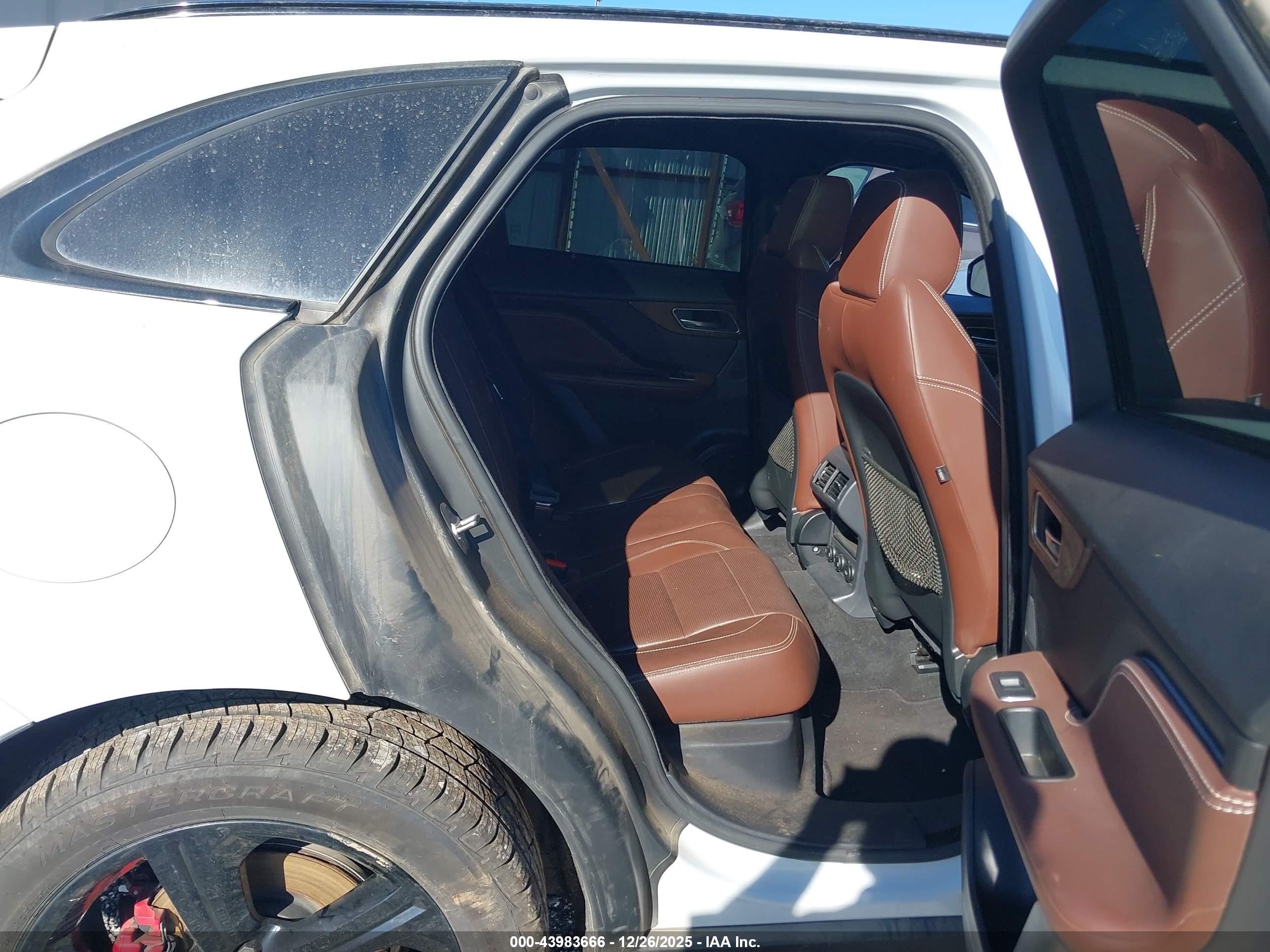 JAGUAR F-PACE image 8