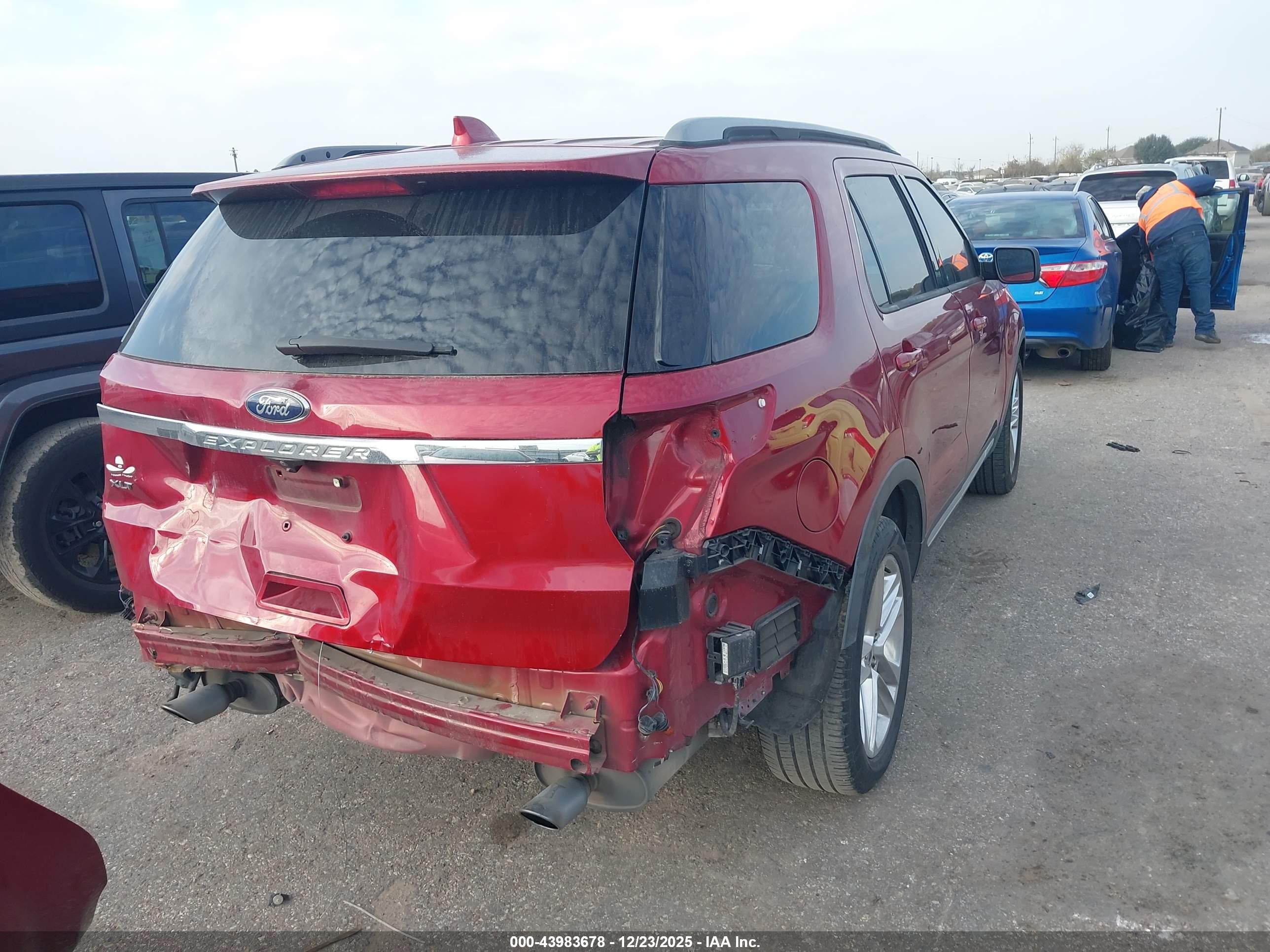 FORD EXPLORER image 4