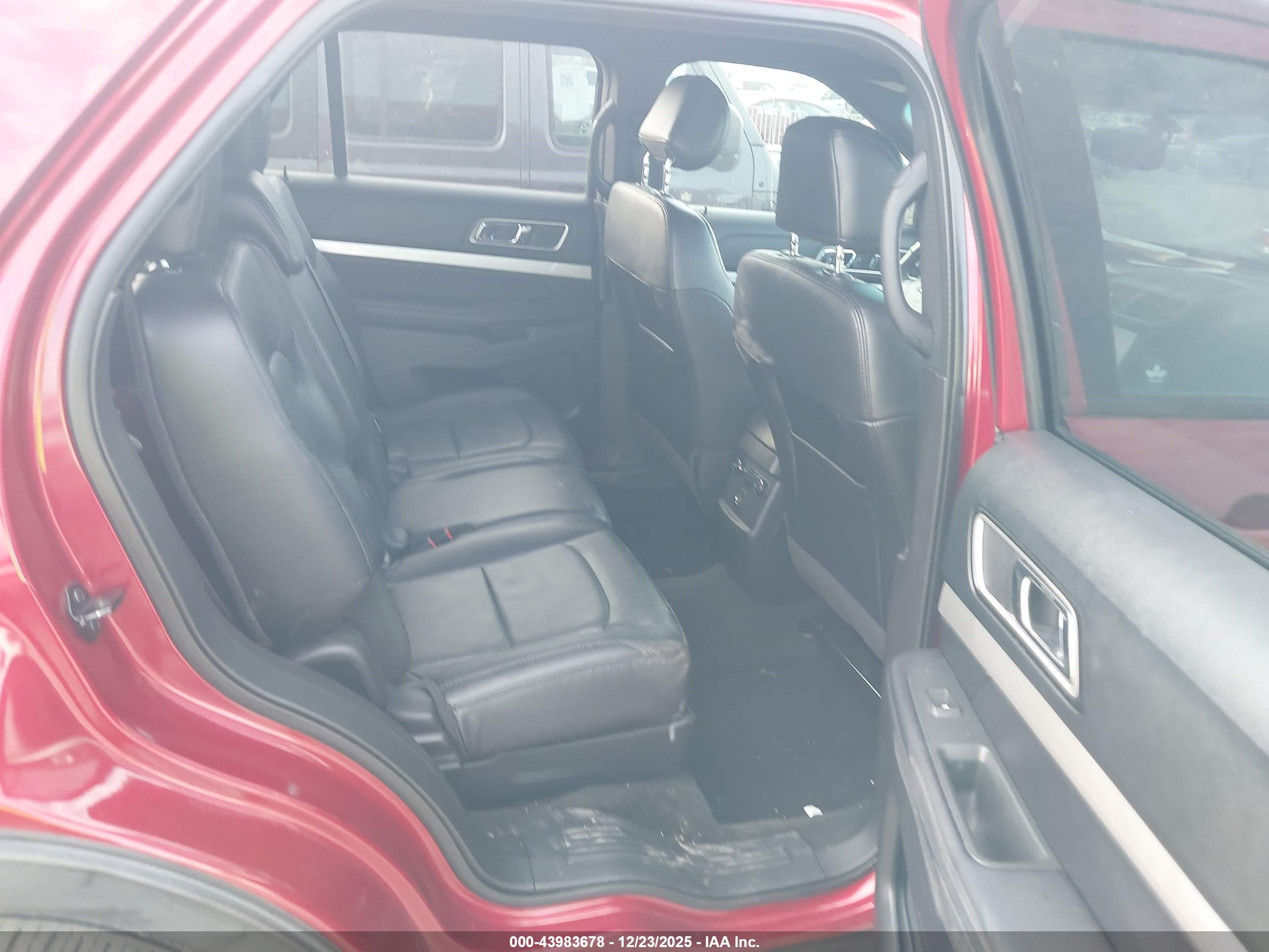 FORD EXPLORER image 8