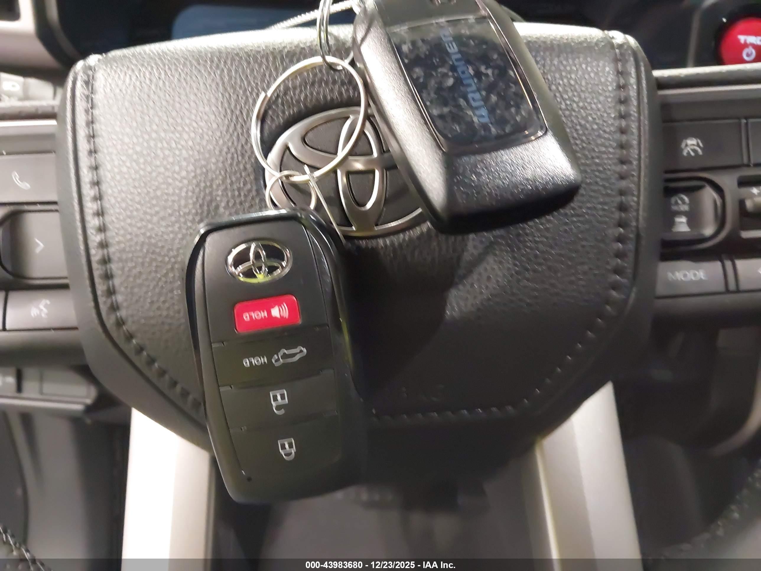 TOYOTA 4RUNNER image 11