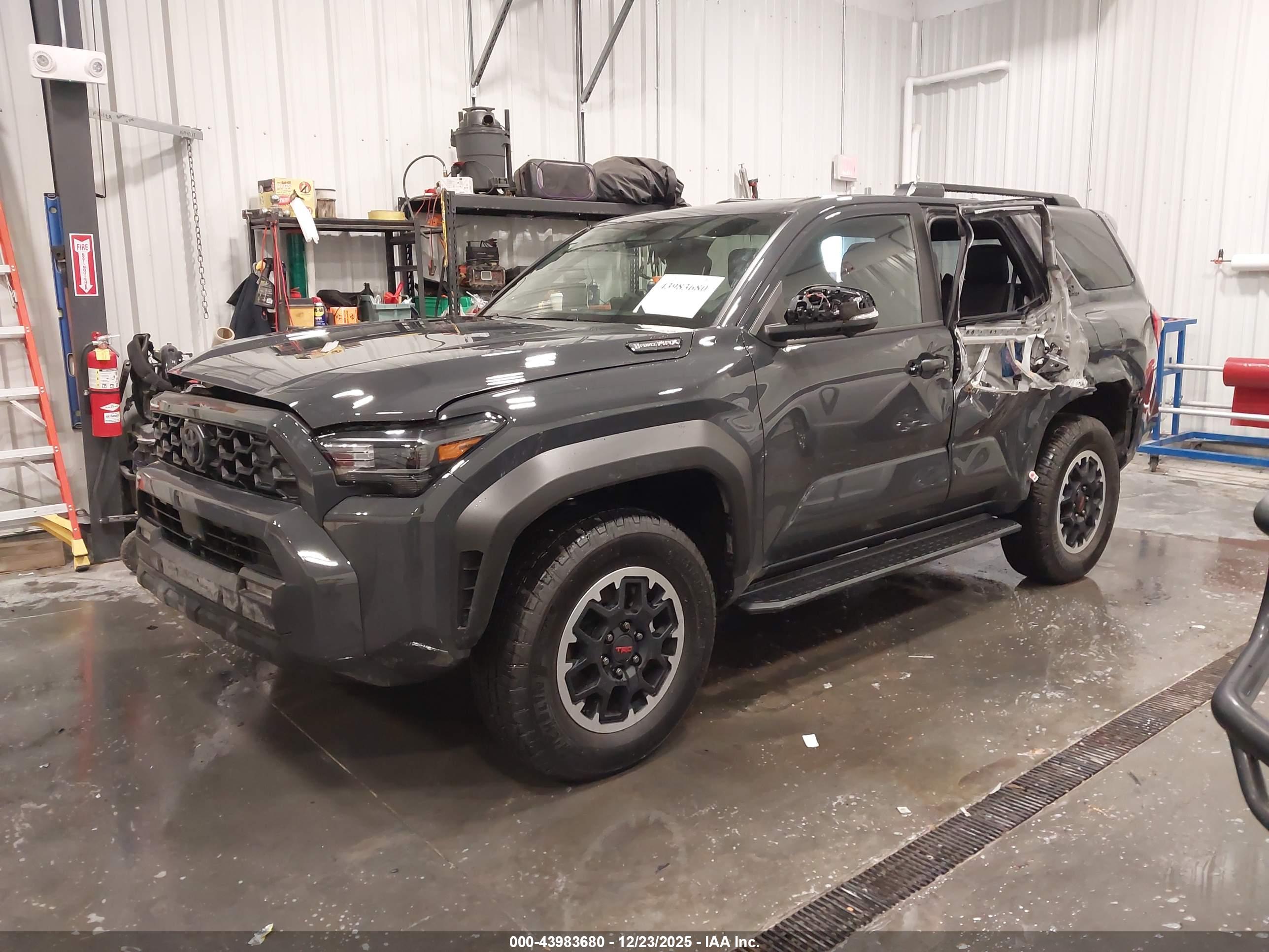 TOYOTA 4RUNNER image 2