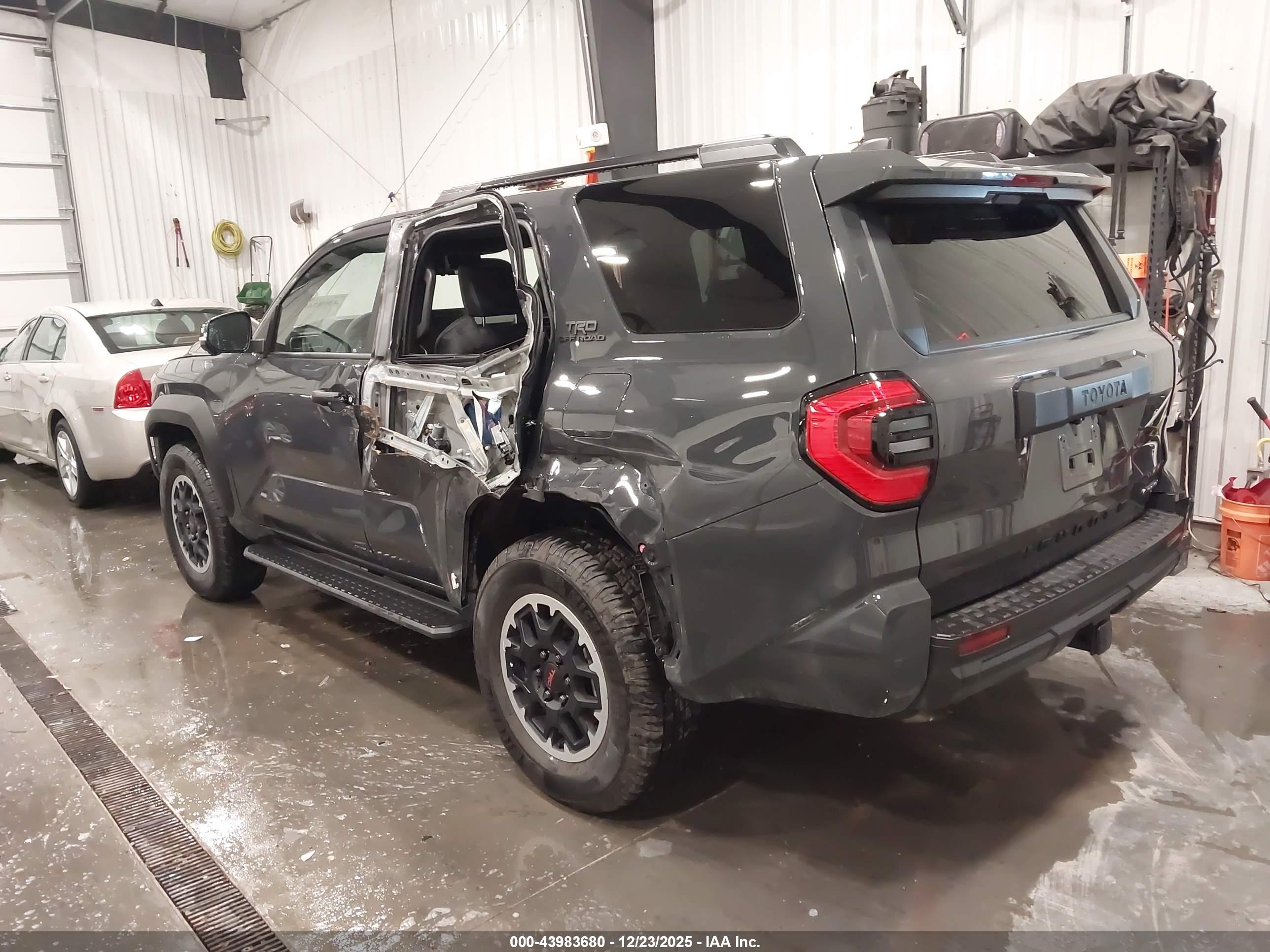 TOYOTA 4RUNNER image 3