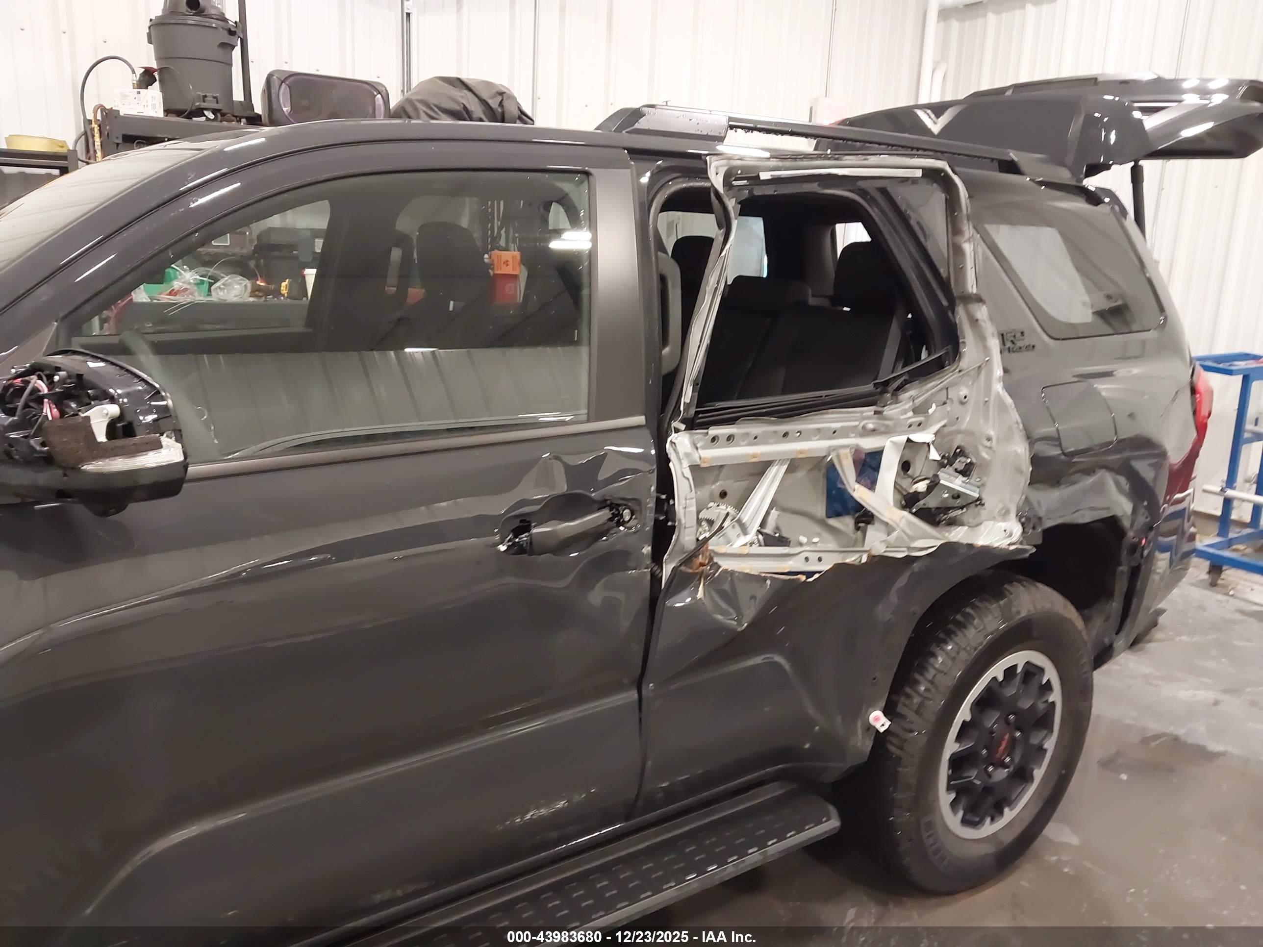 TOYOTA 4RUNNER image 6