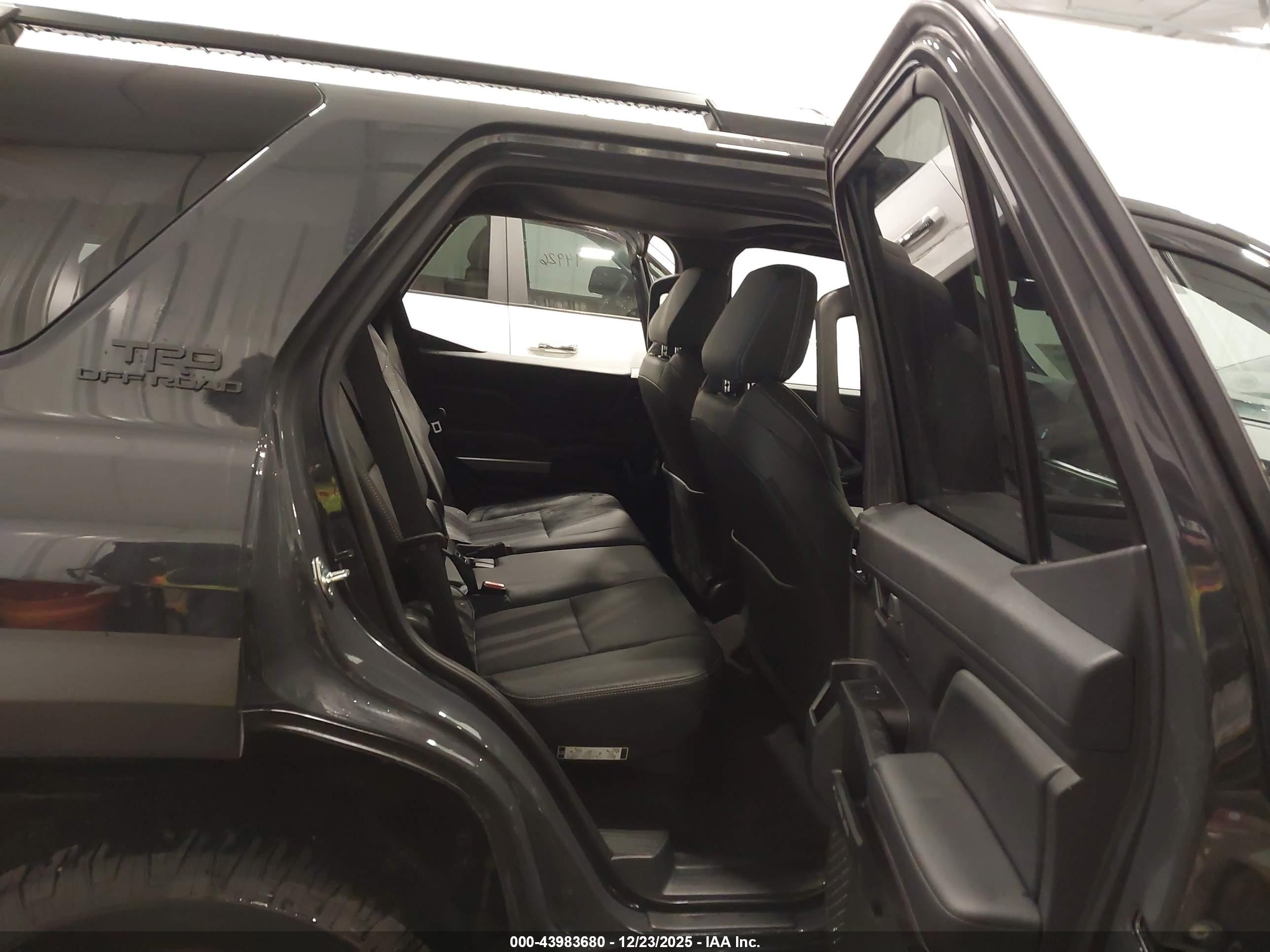 TOYOTA 4RUNNER image 8