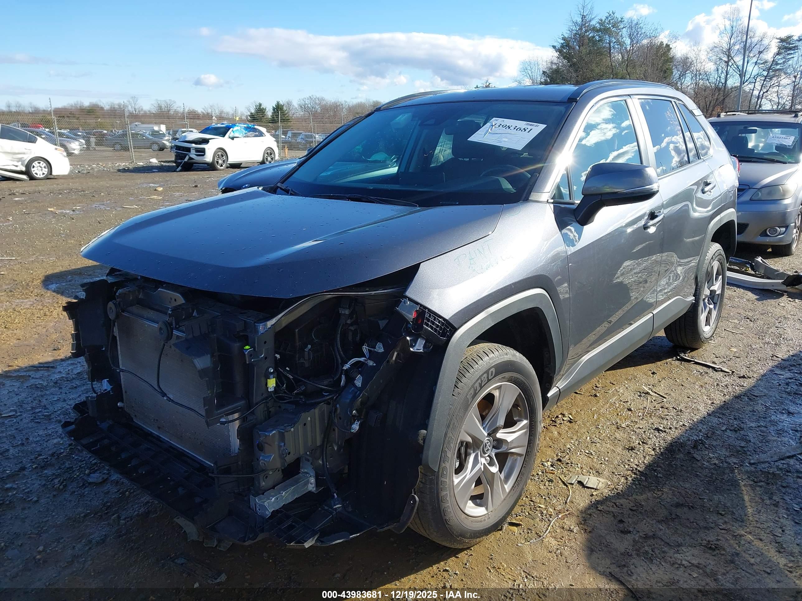 TOYOTA RAV4 image 2