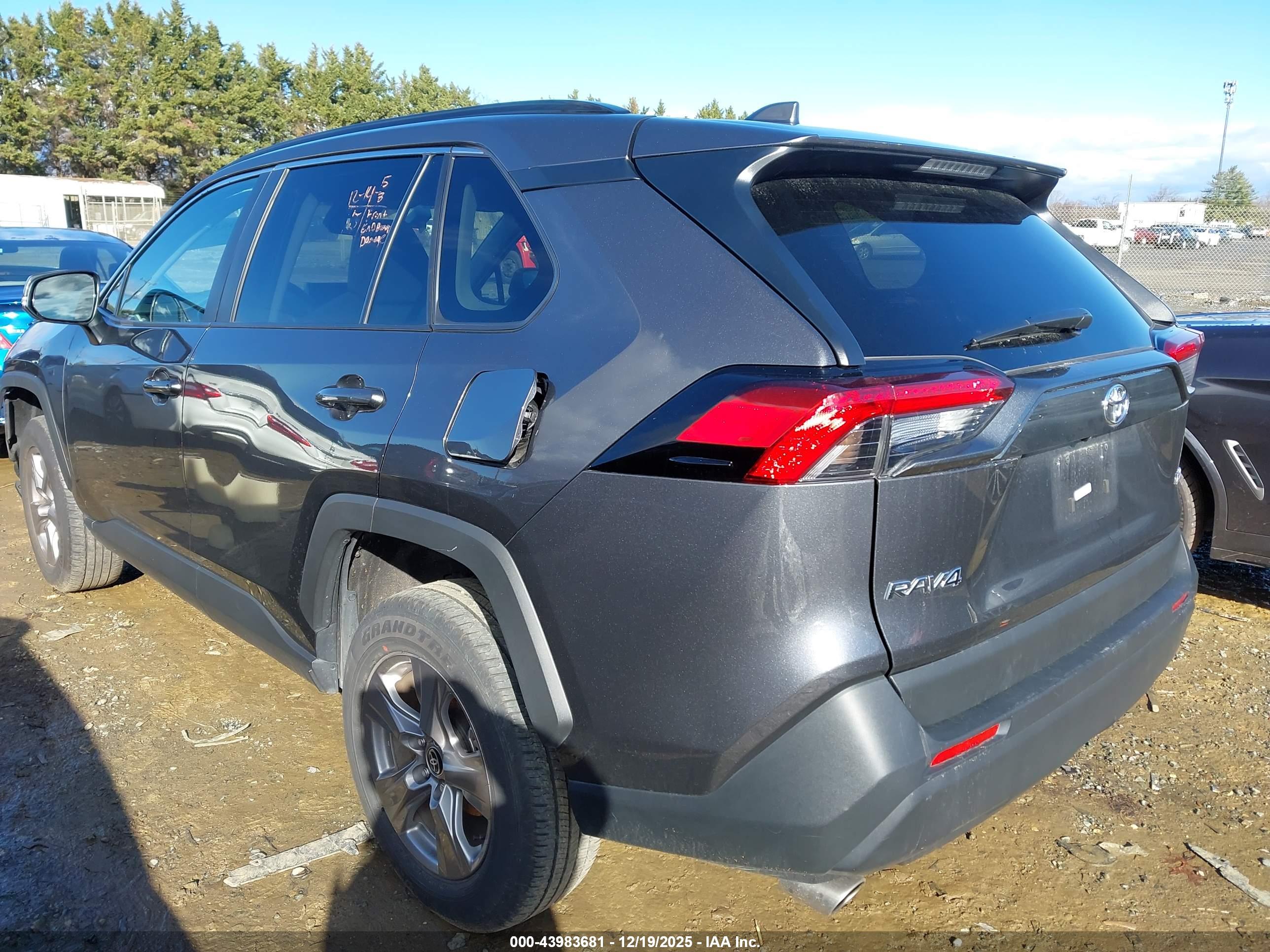 TOYOTA RAV4 image 3