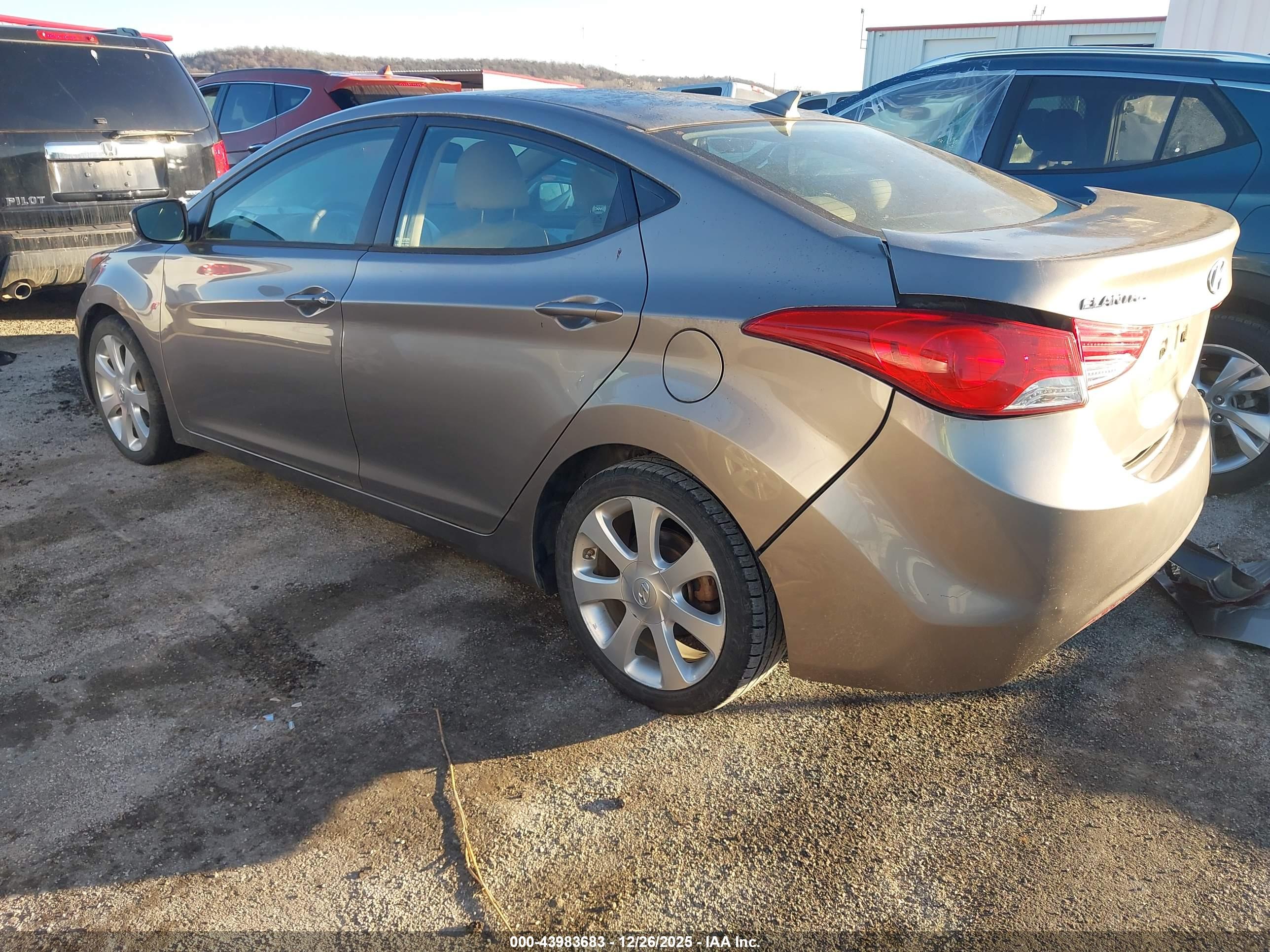 HYUNDAI ELANTRA image 3