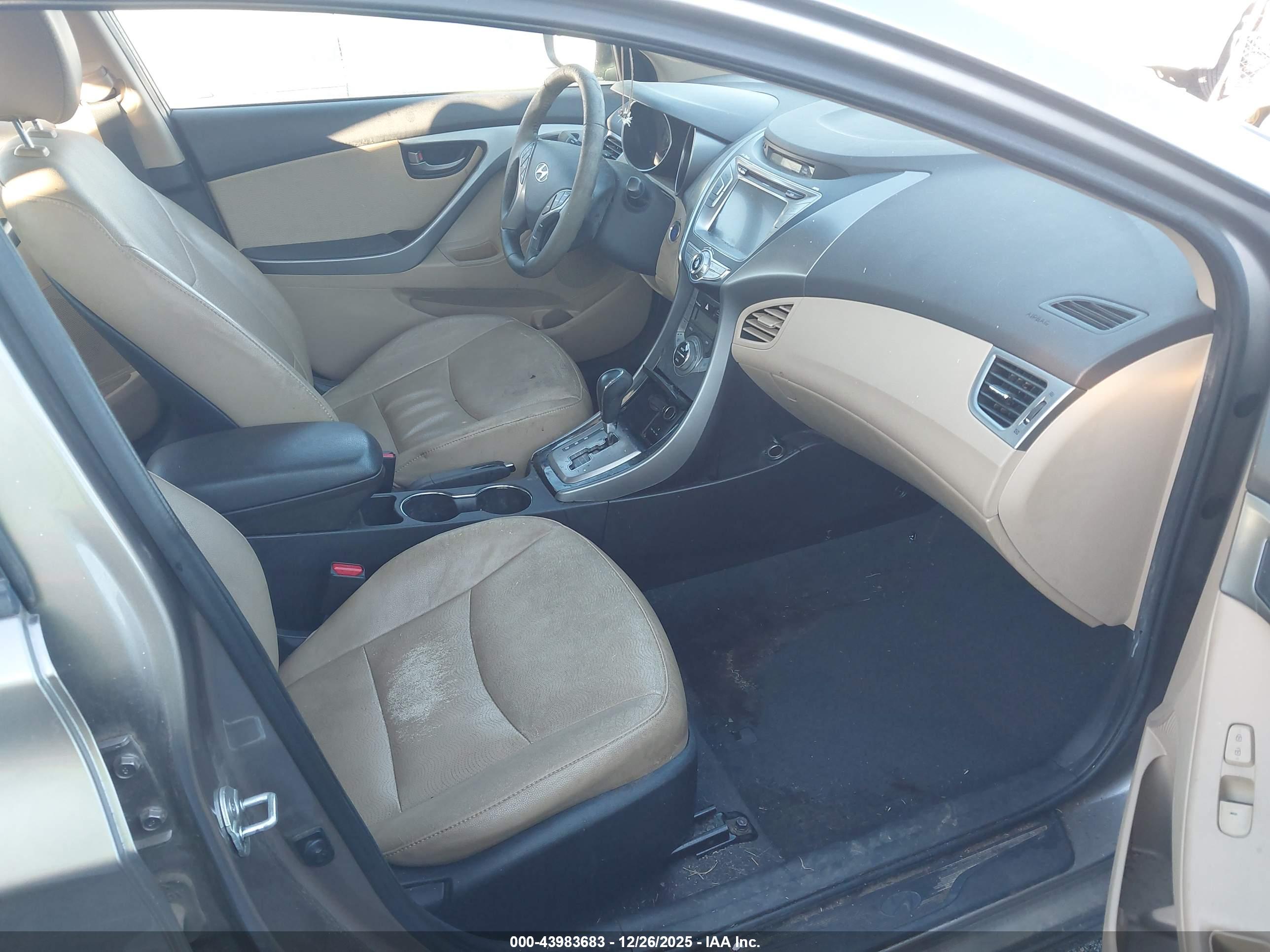 HYUNDAI ELANTRA image 5