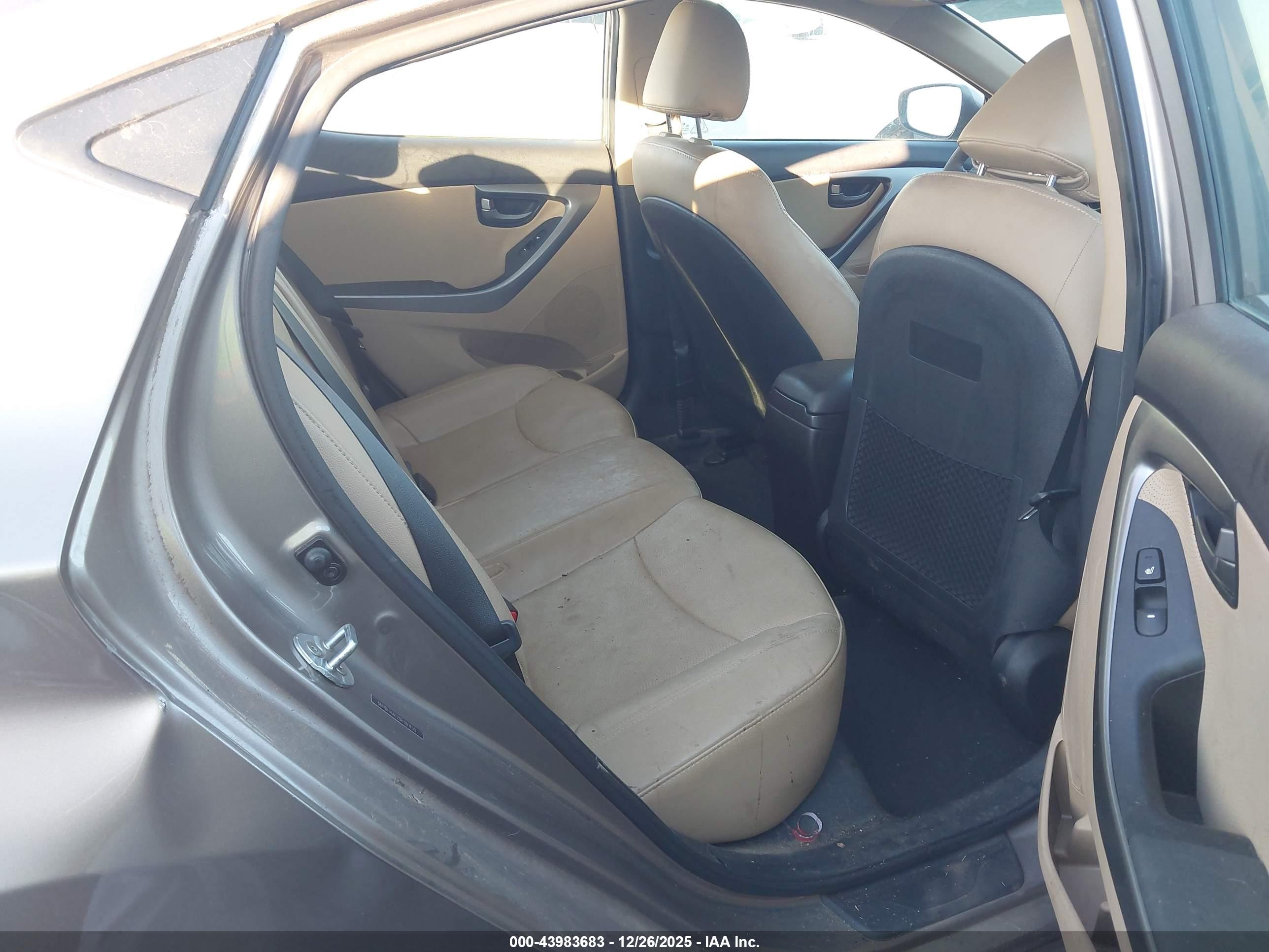 HYUNDAI ELANTRA image 8