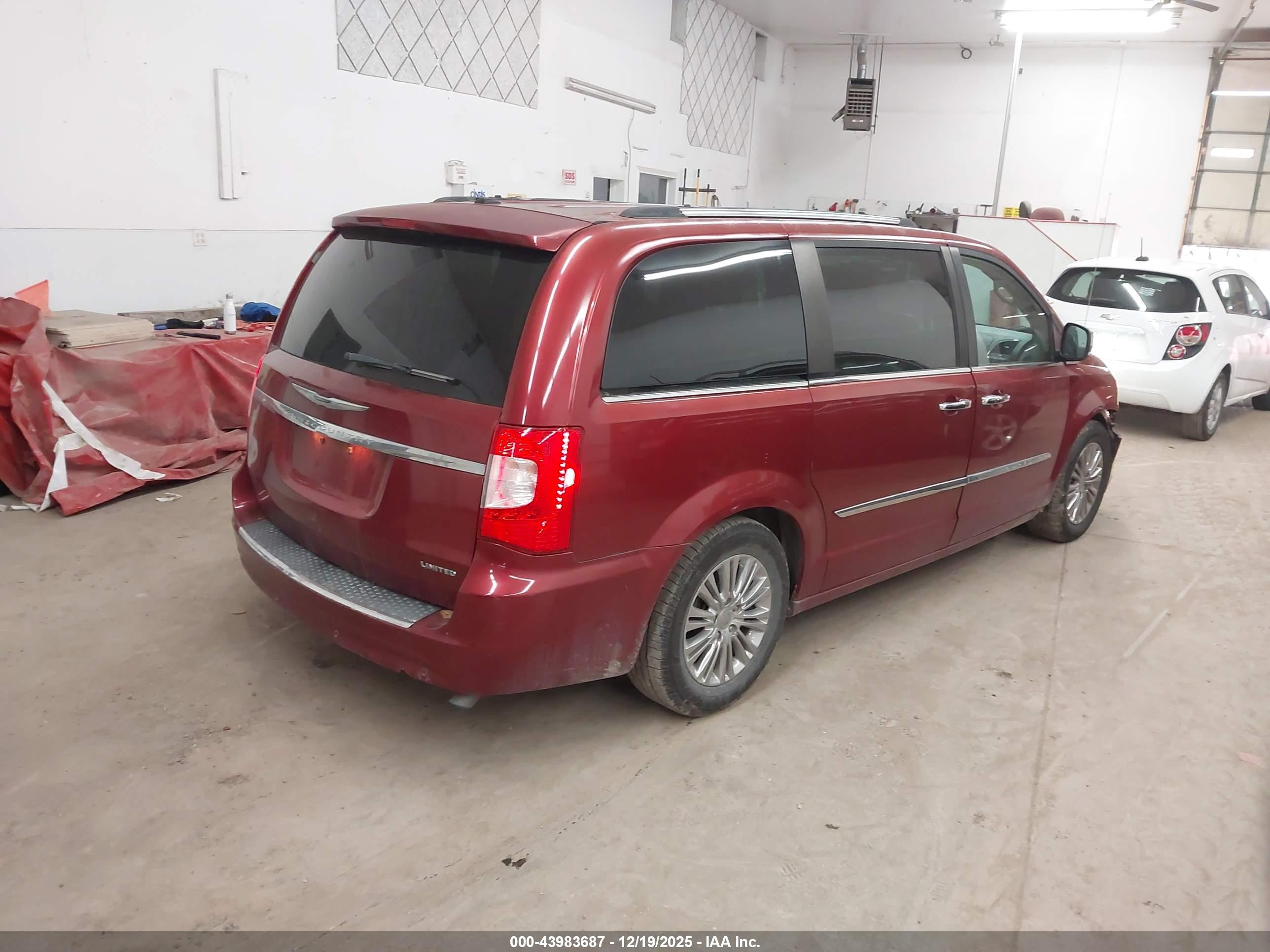 CHRYSLER TOWN image 4