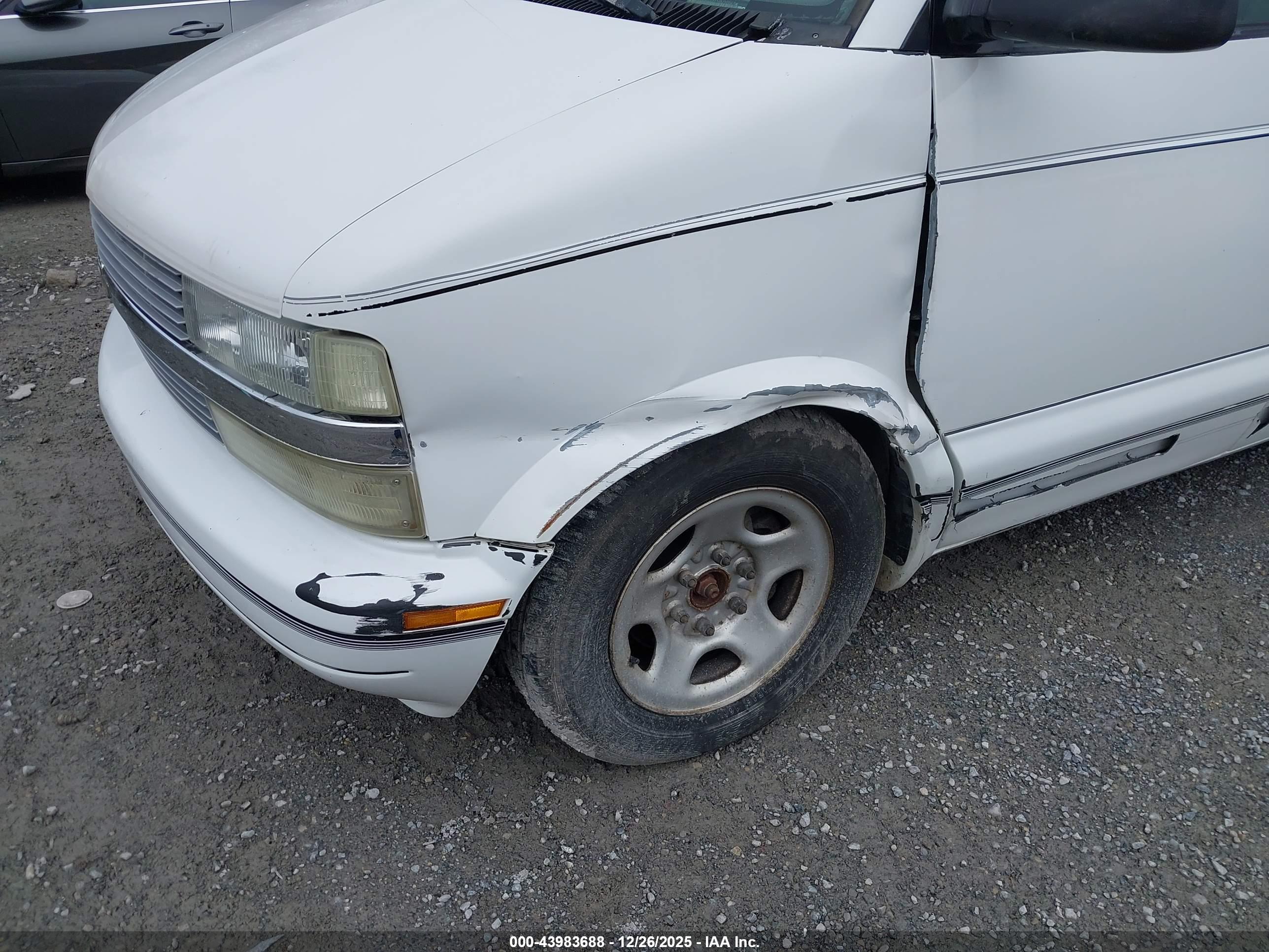 CHEVROLET ASTRO image 6