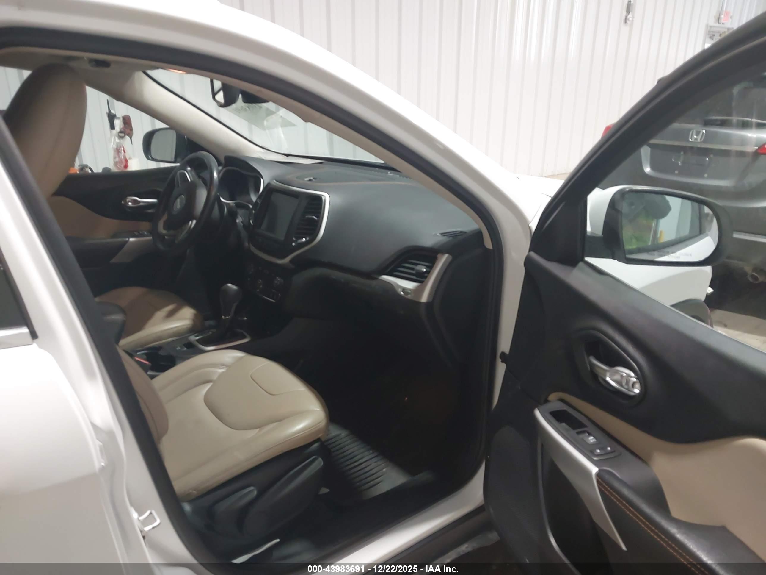 JEEP CHEROKEE image 5