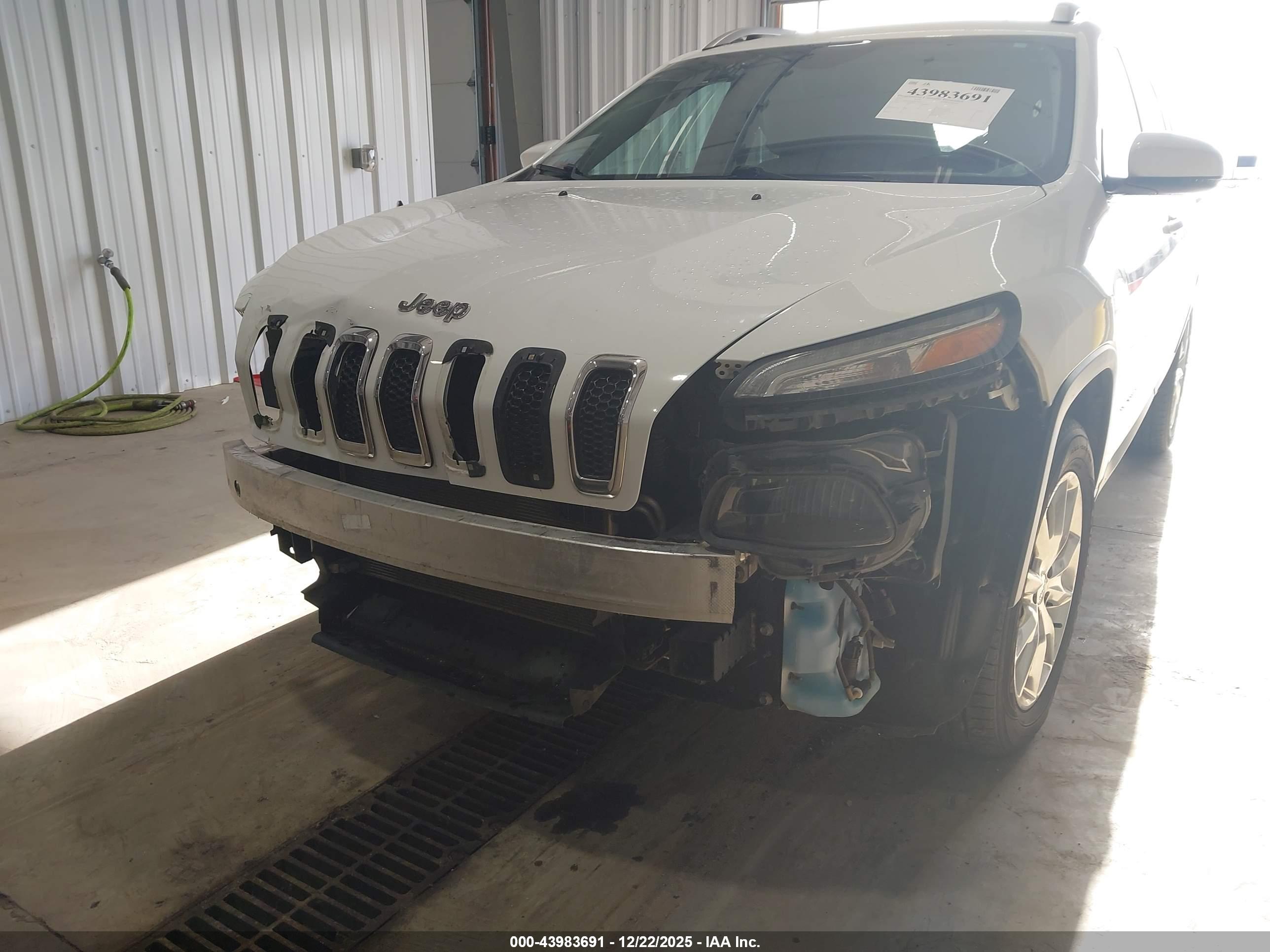JEEP CHEROKEE image 6