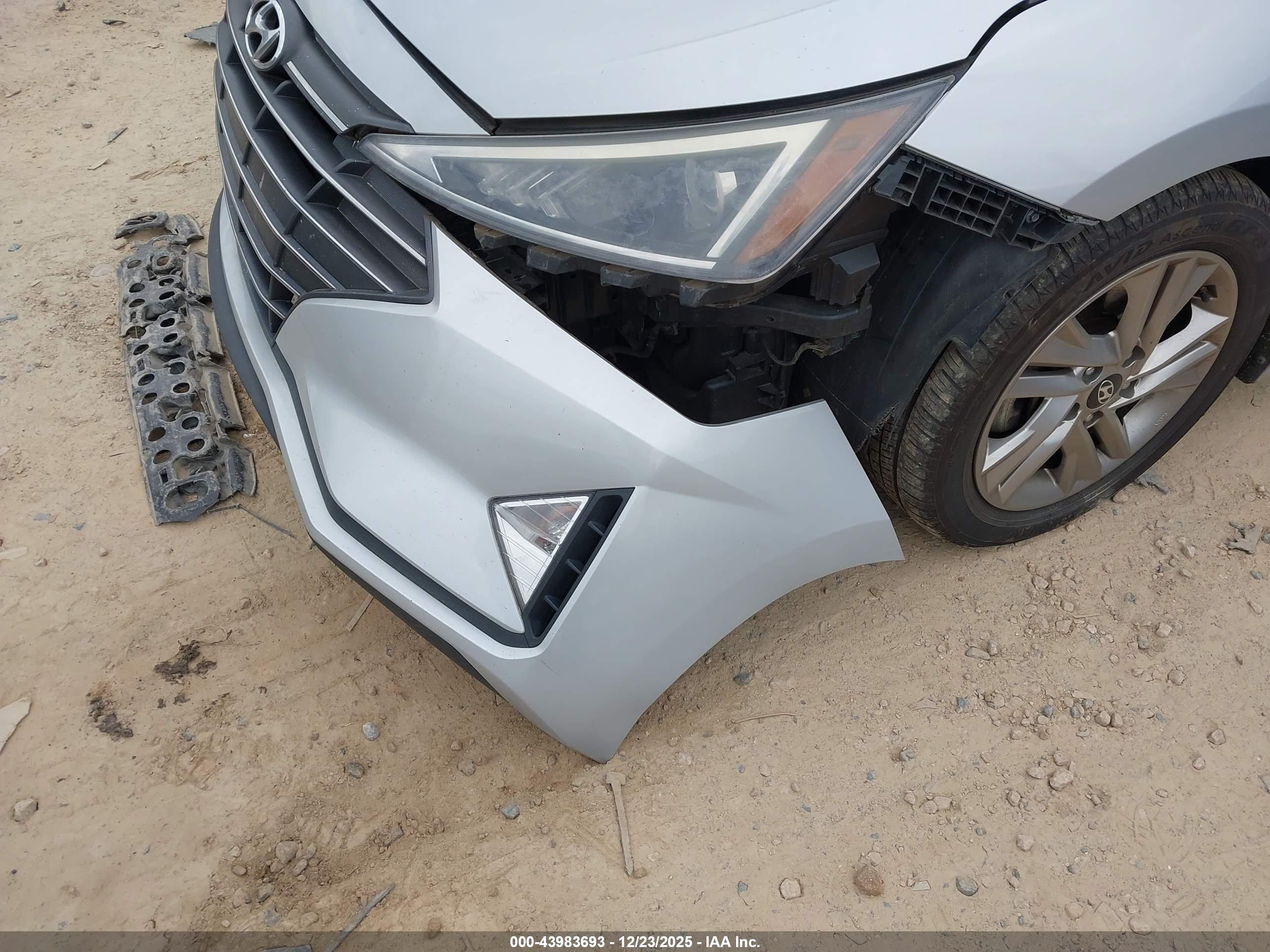 HYUNDAI ELANTRA image 6