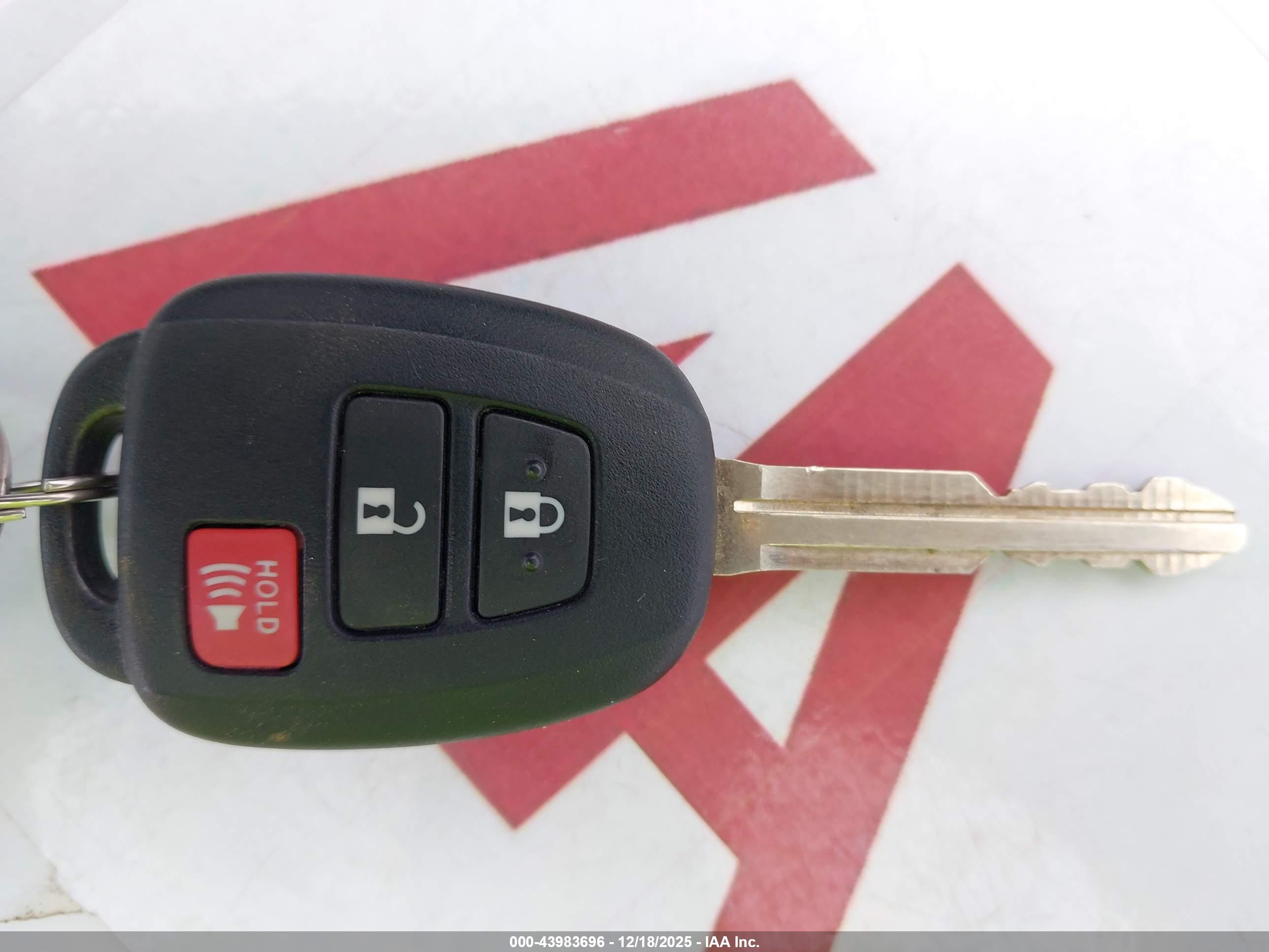 TOYOTA PRIUS image 11