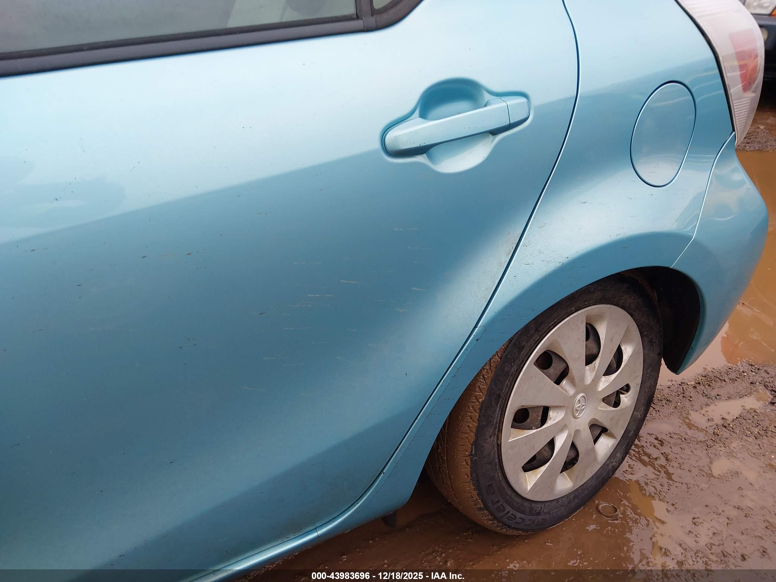 TOYOTA PRIUS image 6