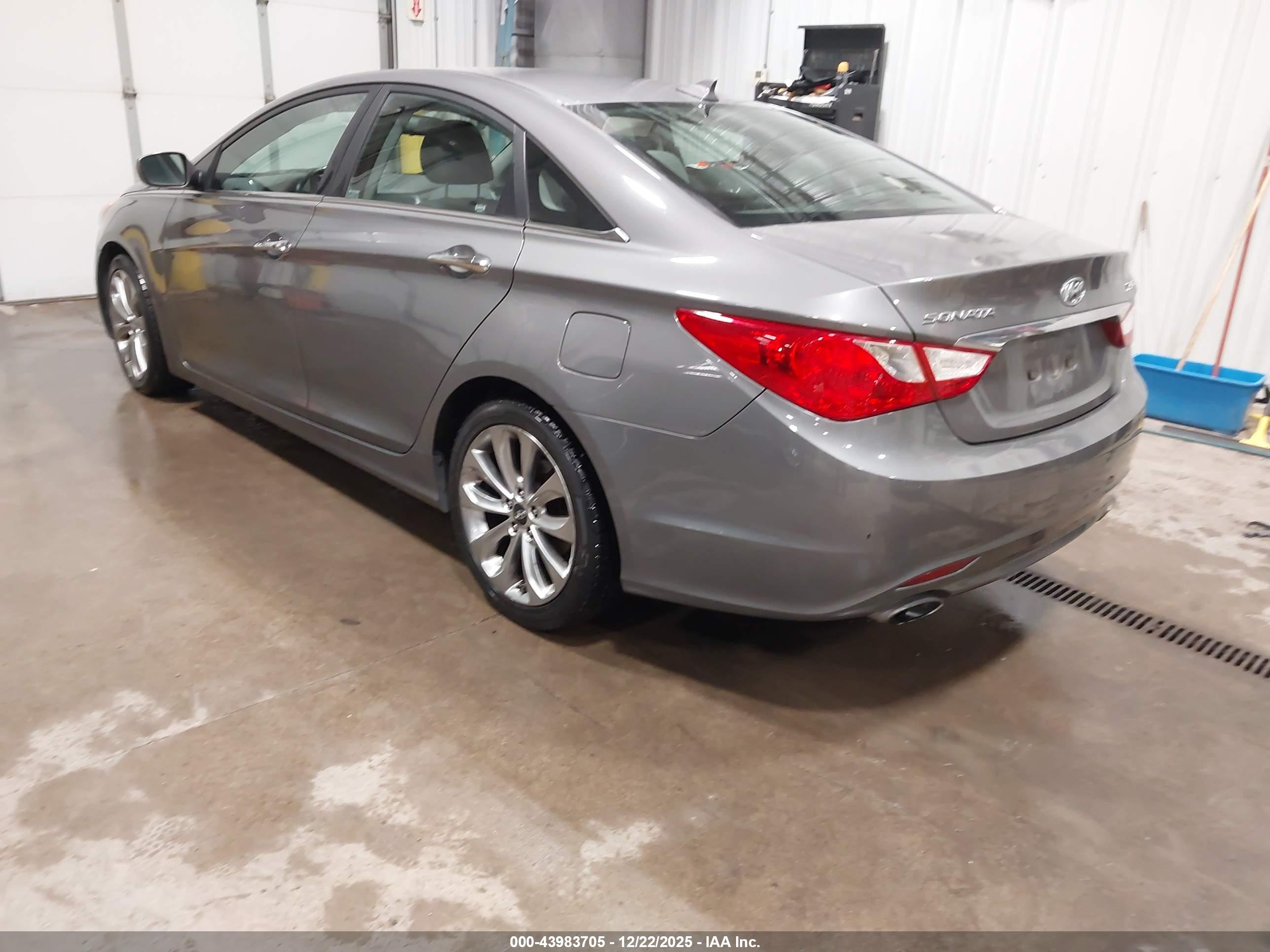 HYUNDAI SONATA image 3