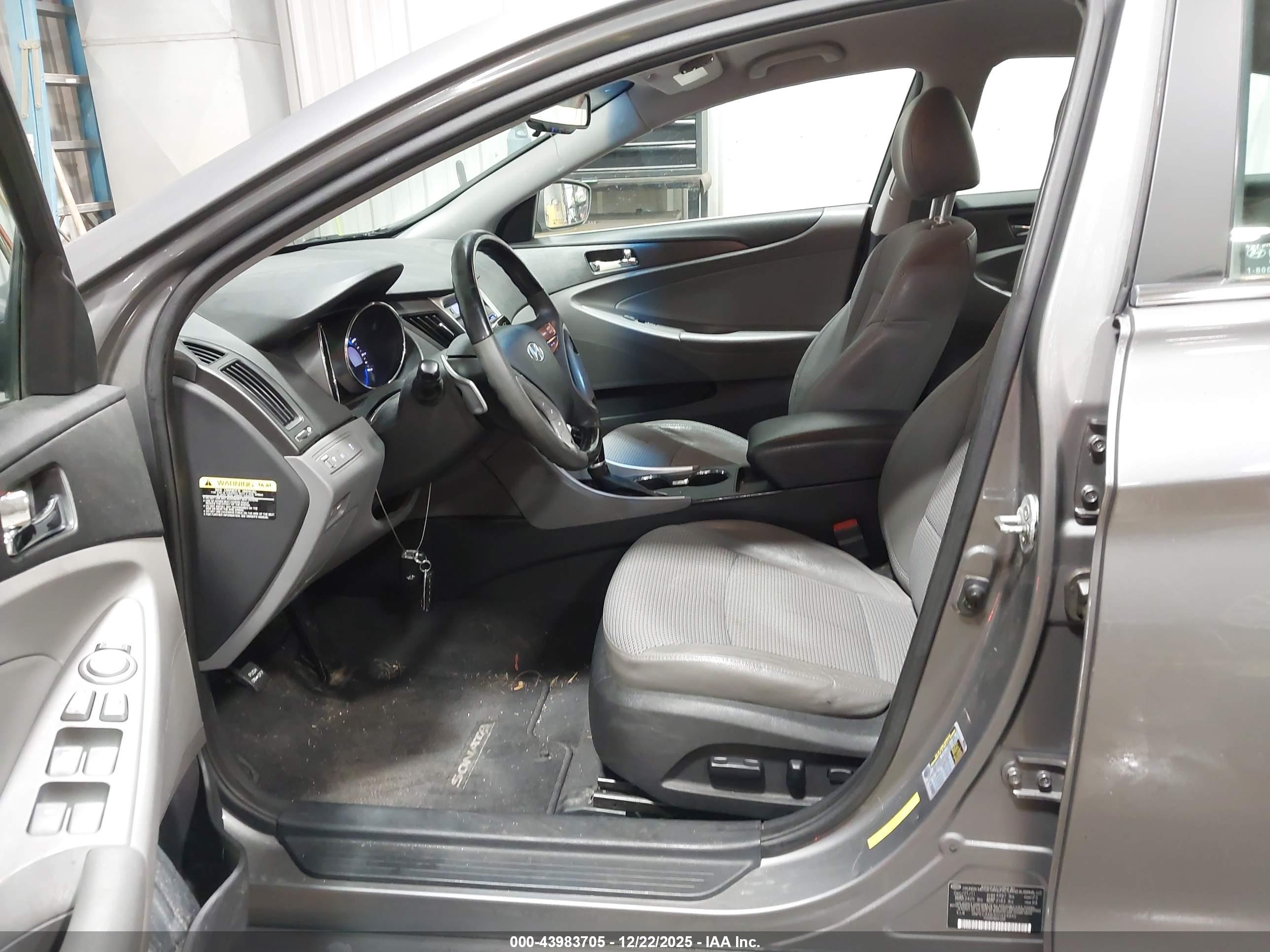 HYUNDAI SONATA image 8
