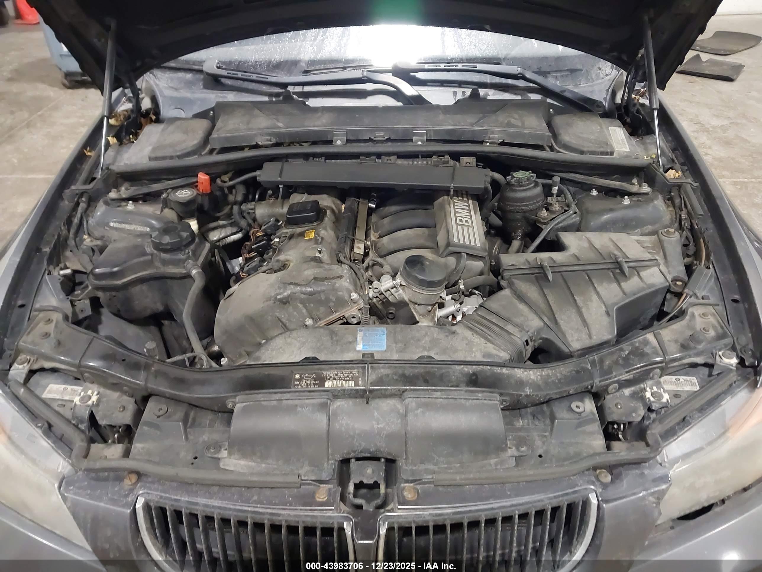 BMW 325I image 10