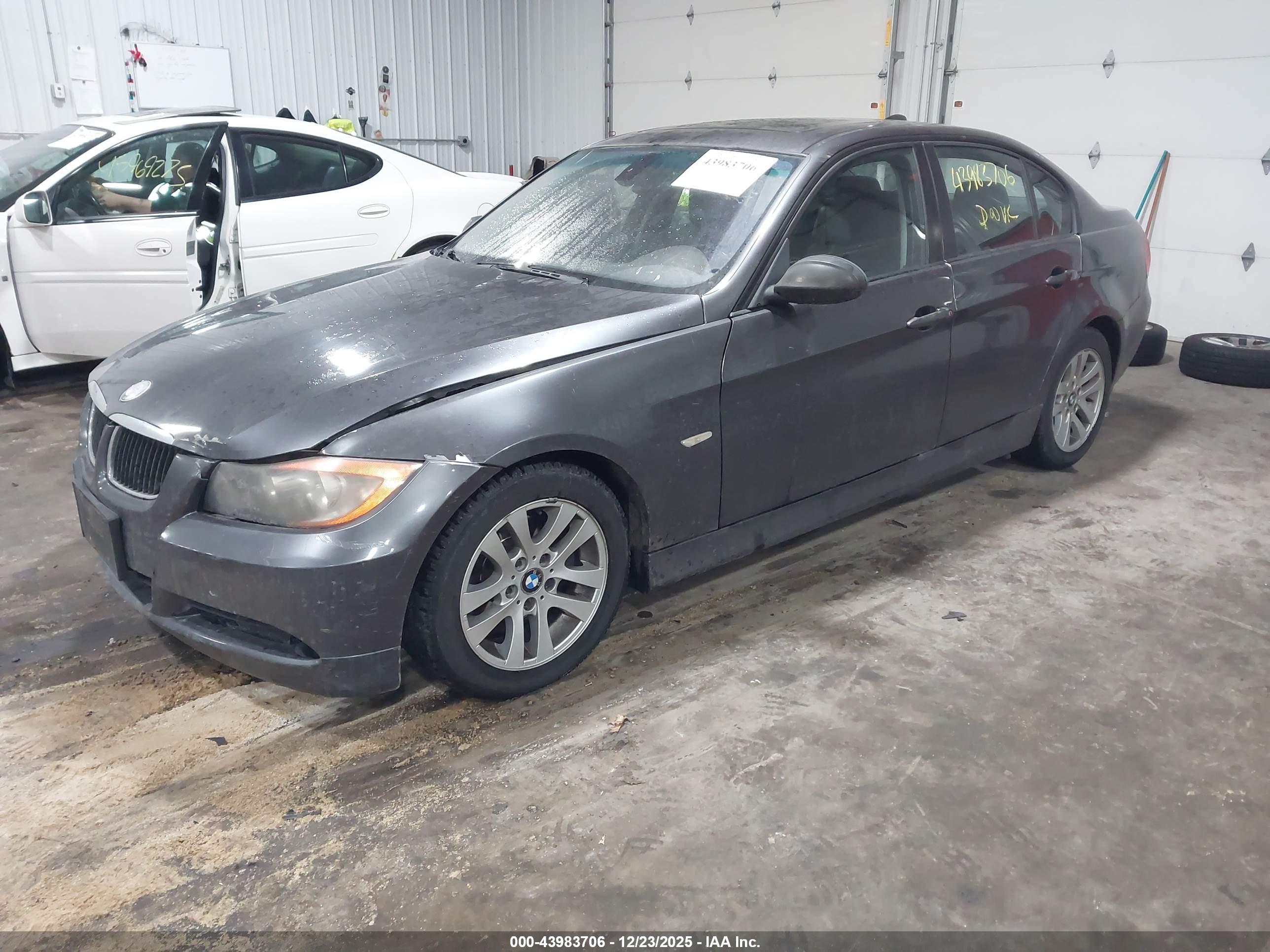 BMW 325I image 2
