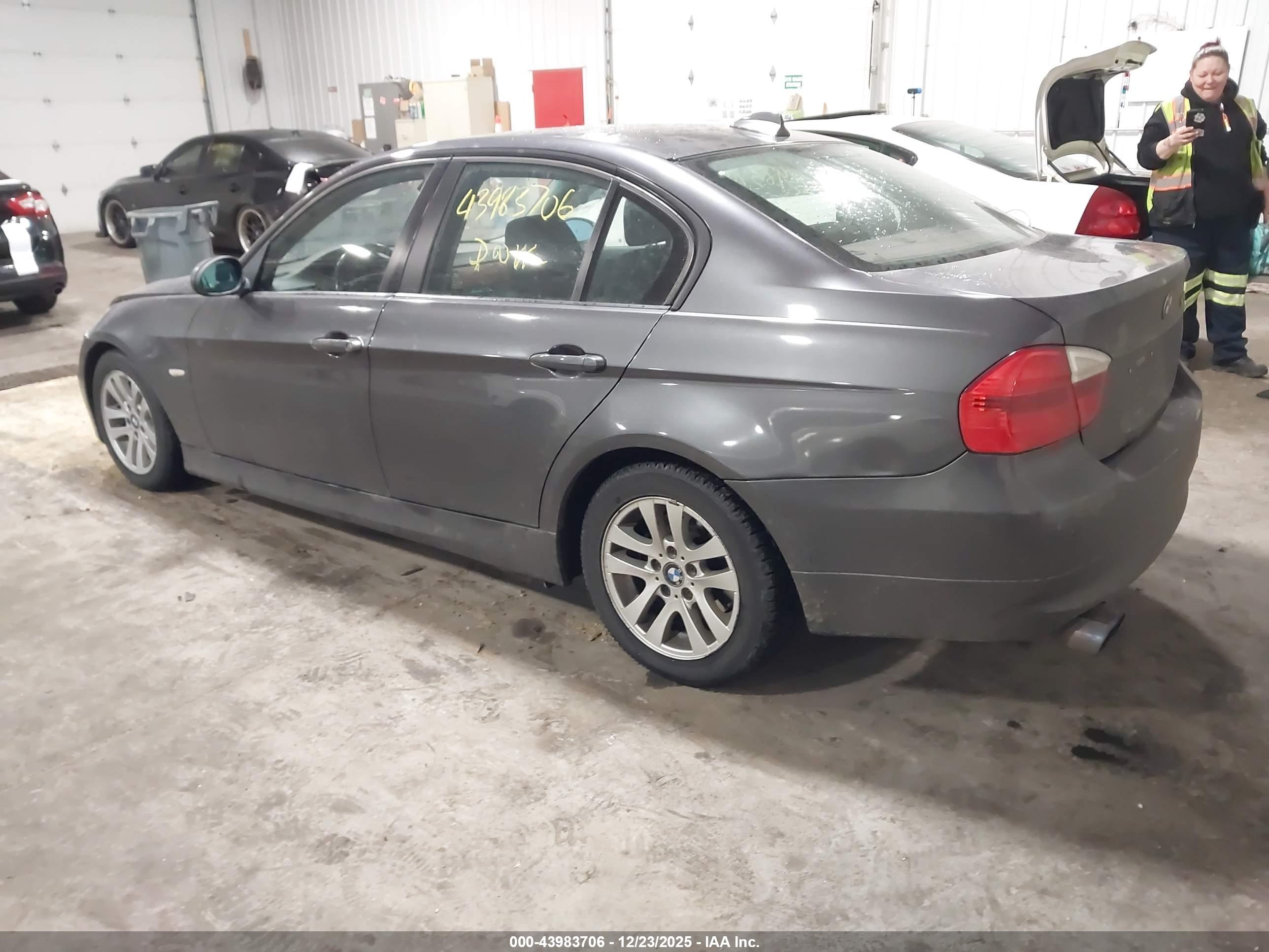 BMW 325I image 3