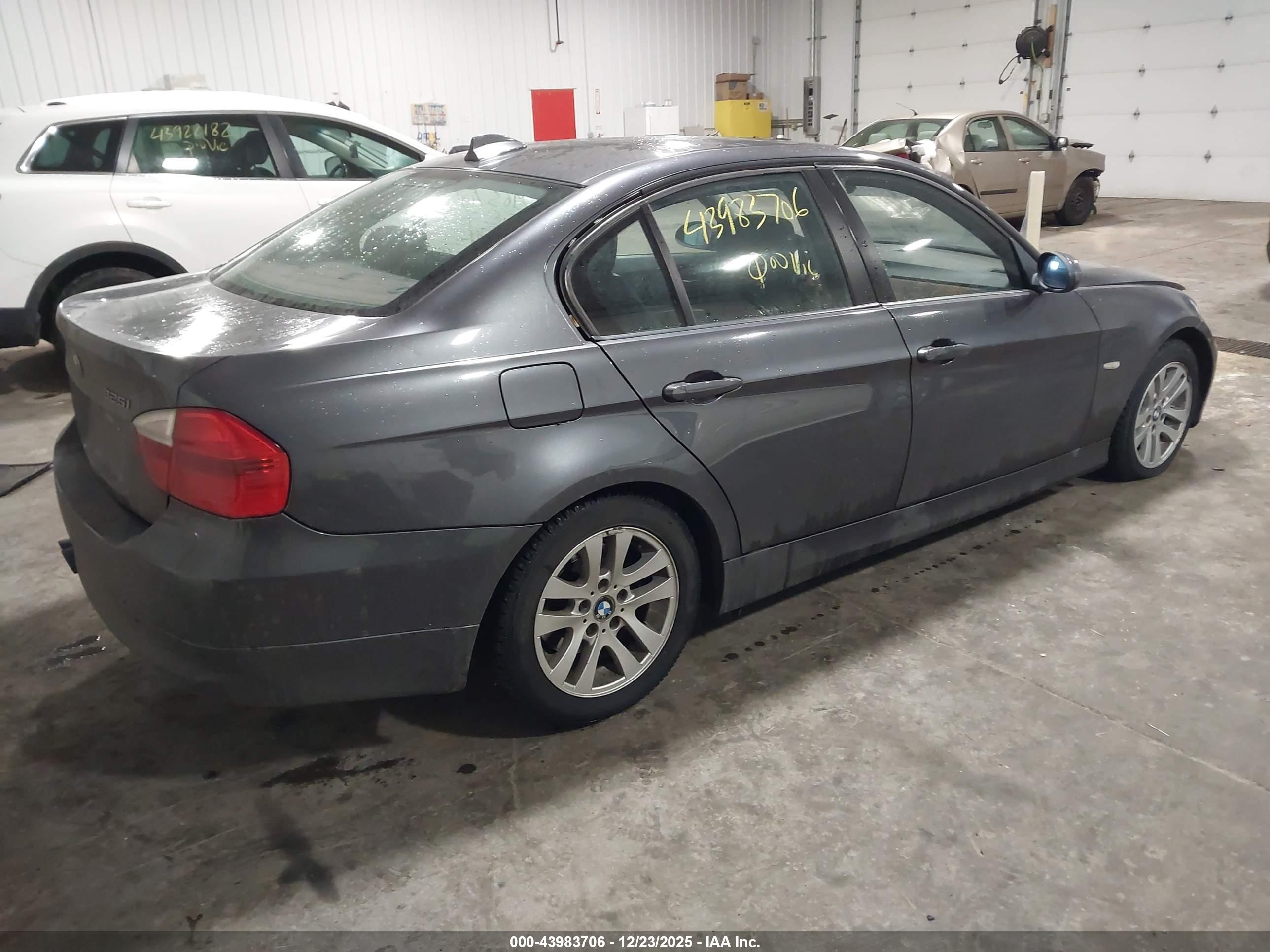 BMW 325I image 4