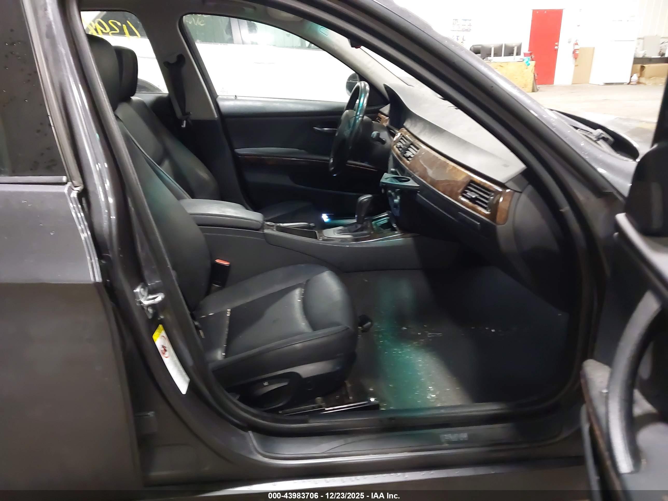 BMW 325I image 5