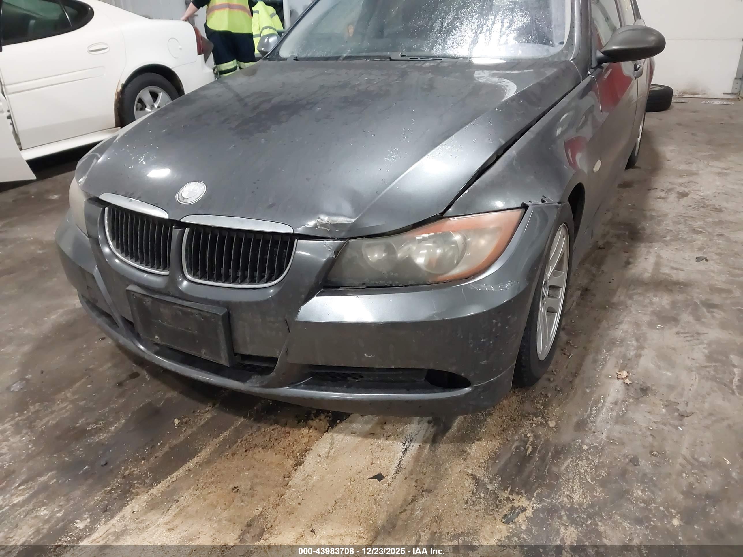 BMW 325I image 6