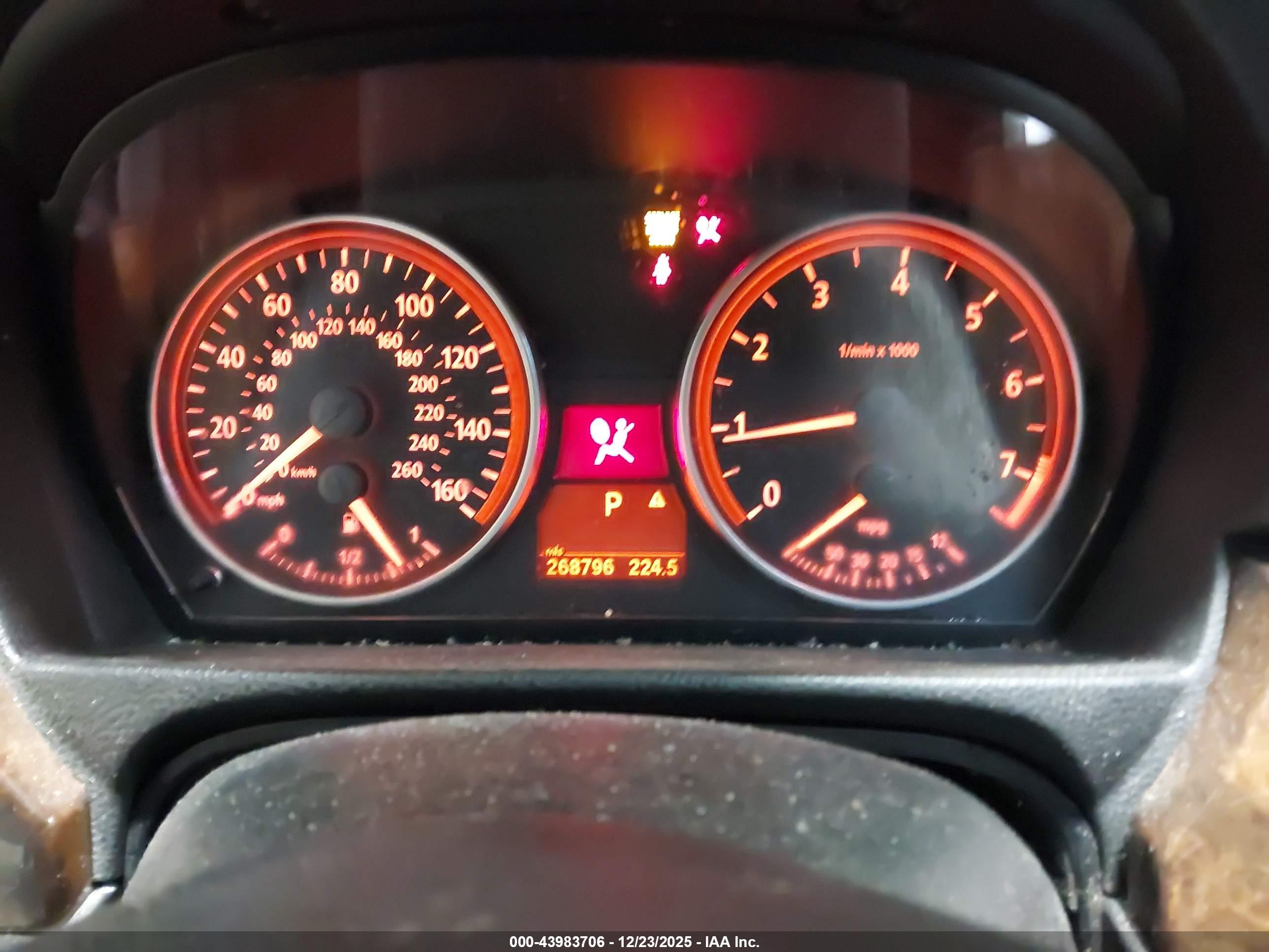 BMW 325I image 7