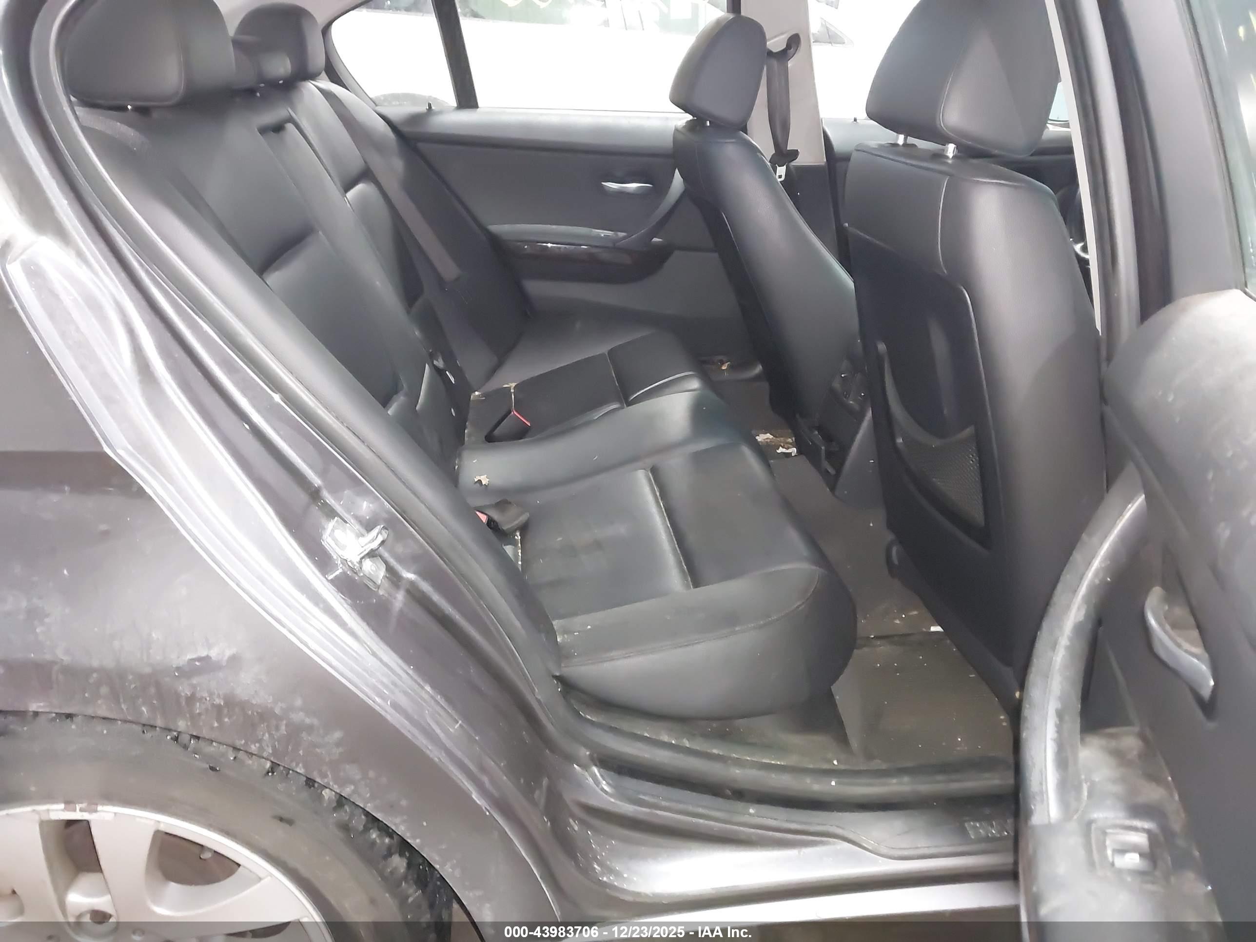 BMW 325I image 8