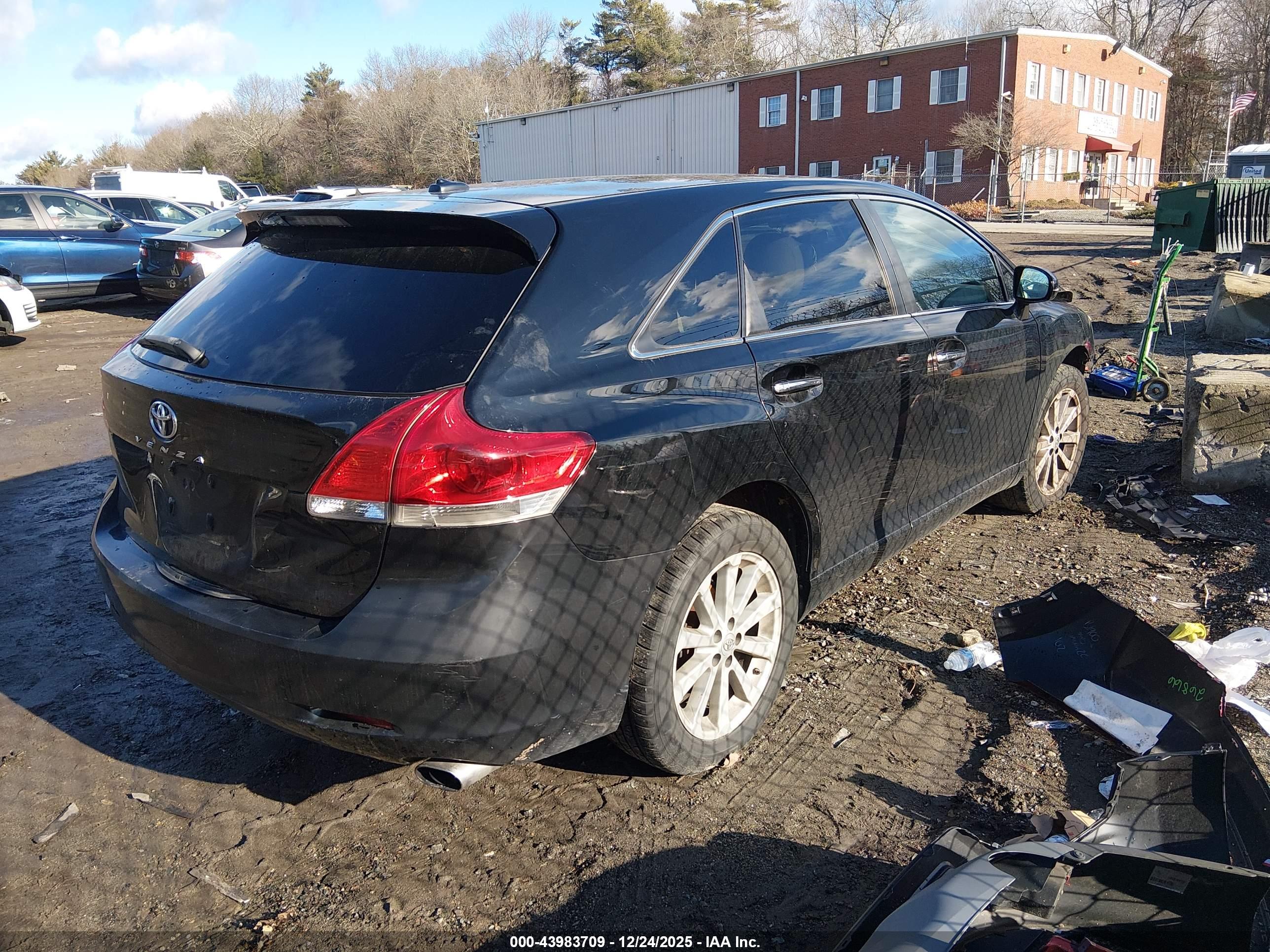 TOYOTA VENZA image 4