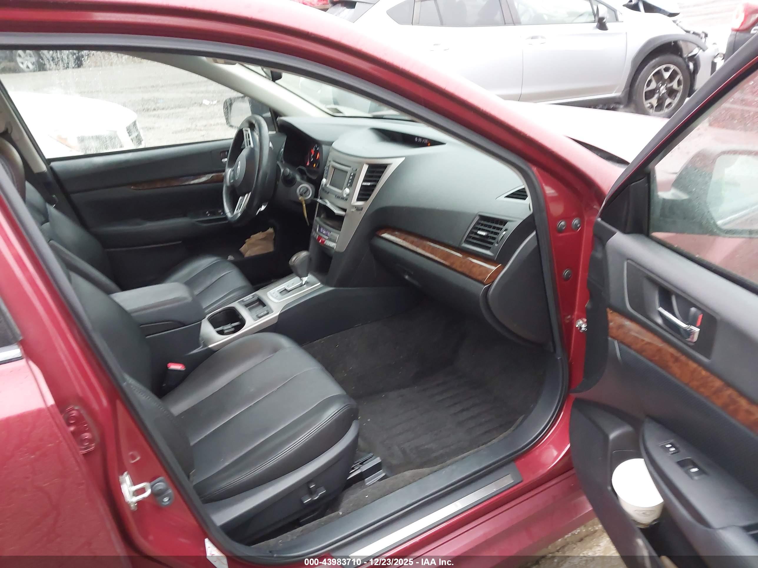 SUBARU LEGACY image 5