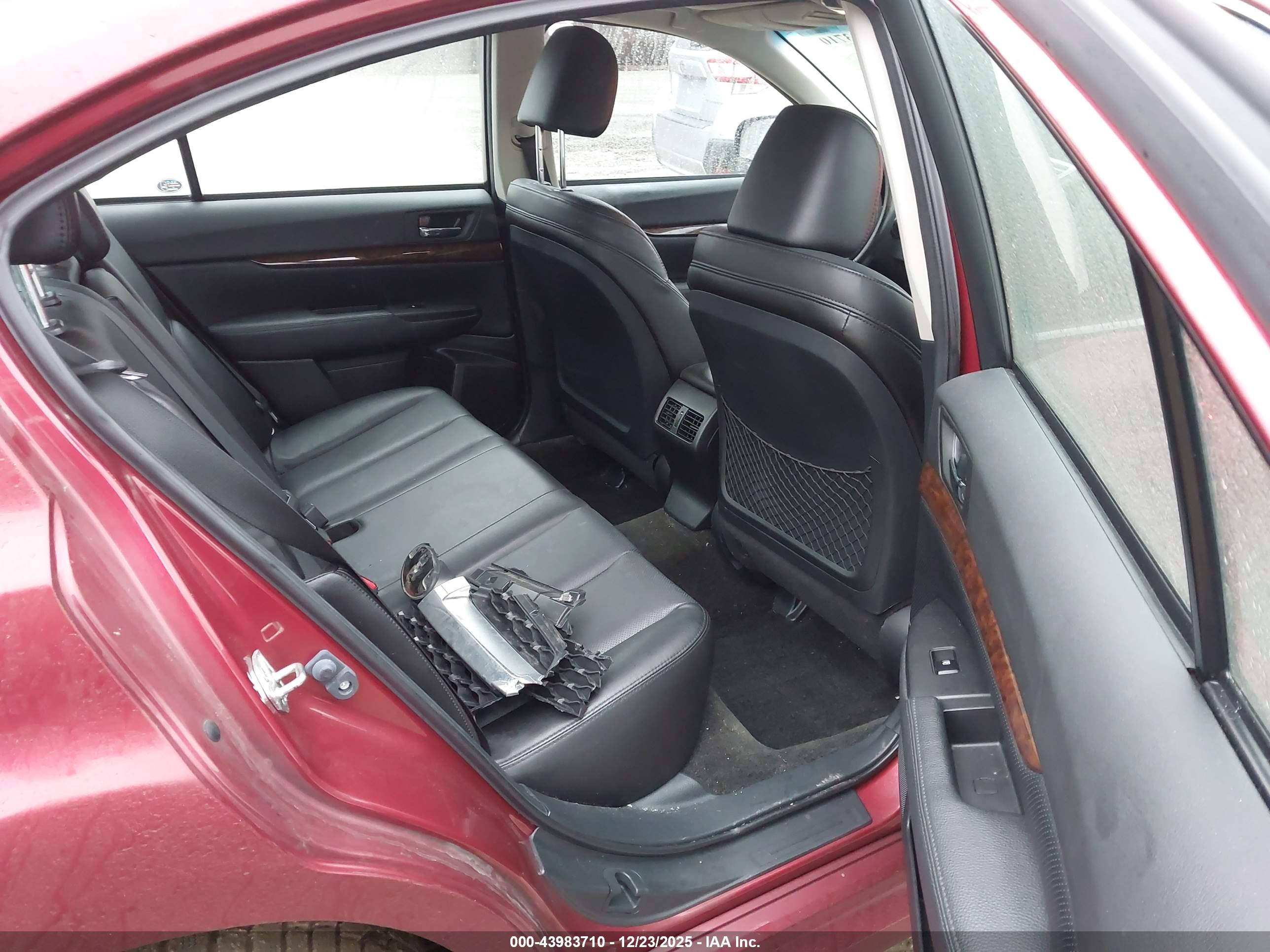 SUBARU LEGACY image 8