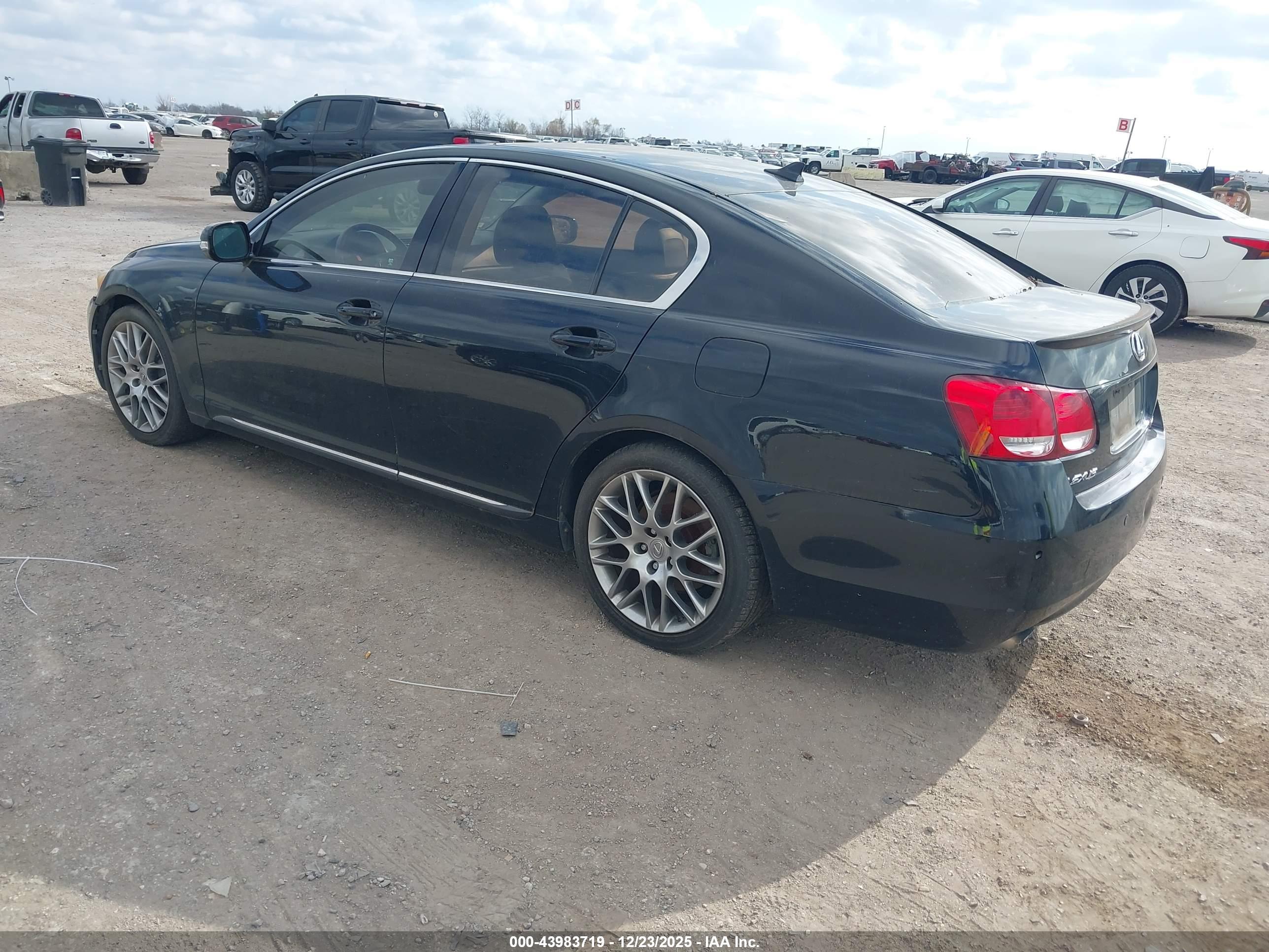 LEXUS GS image 3