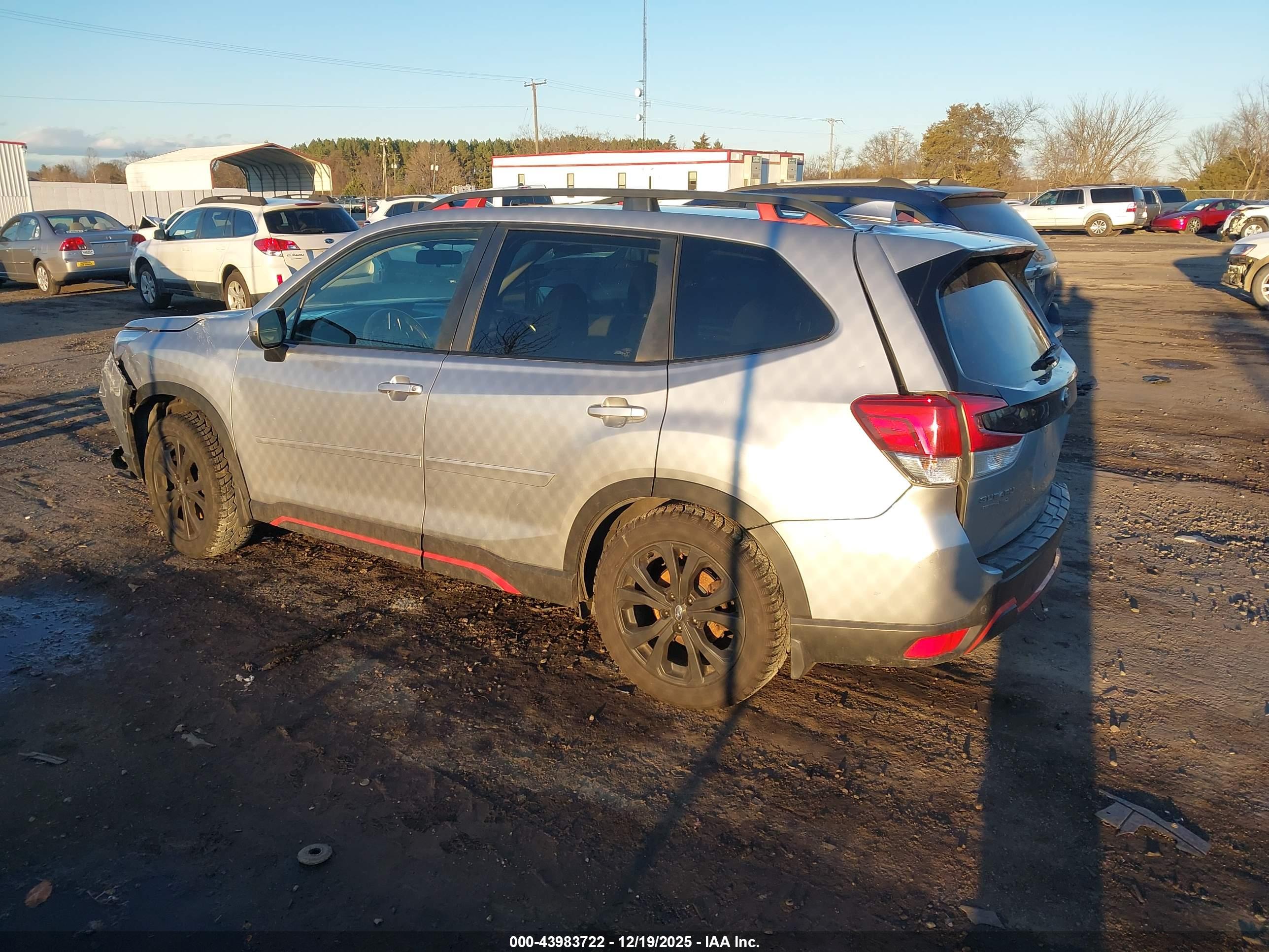 SUBARU FORESTER image 3