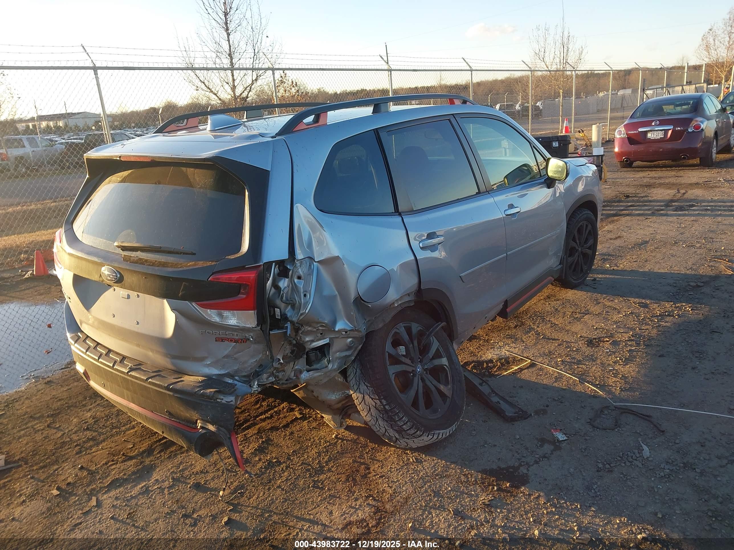 SUBARU FORESTER image 4