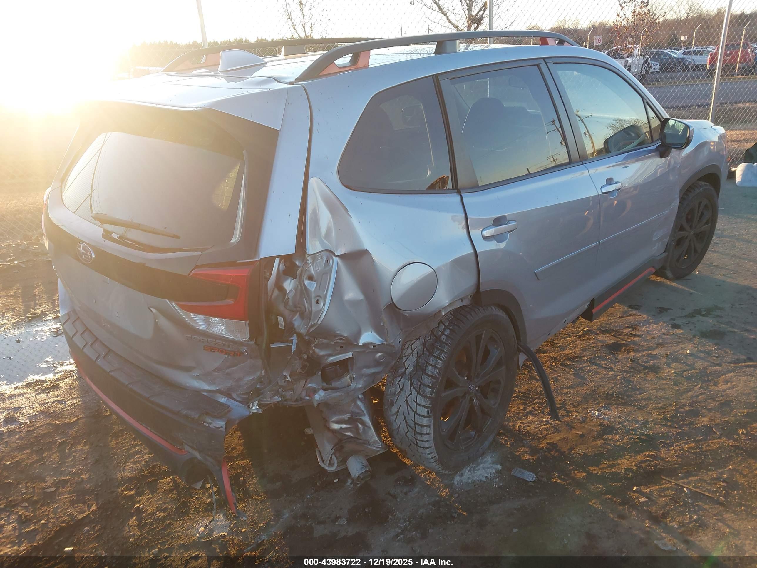 SUBARU FORESTER image 6