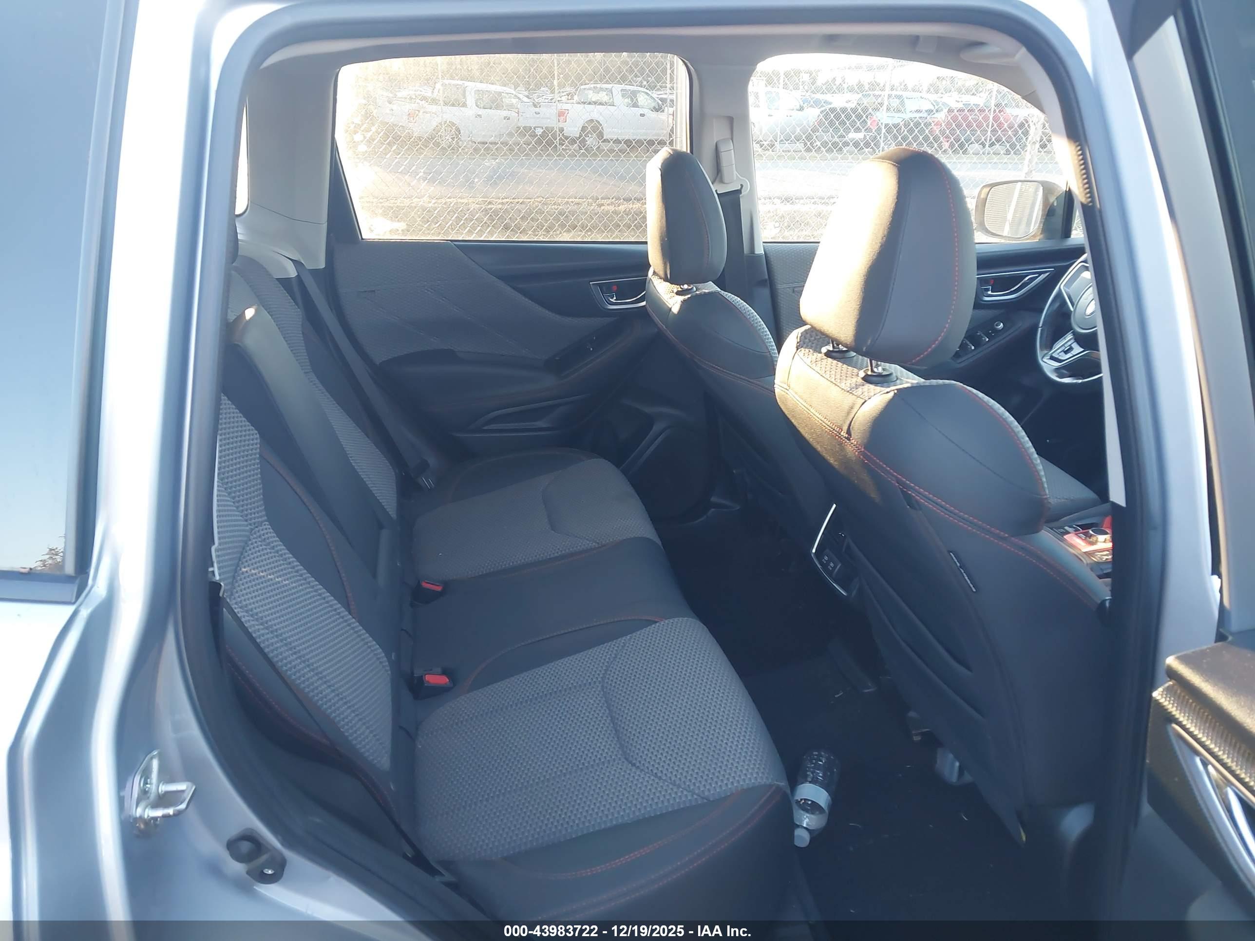 SUBARU FORESTER image 8