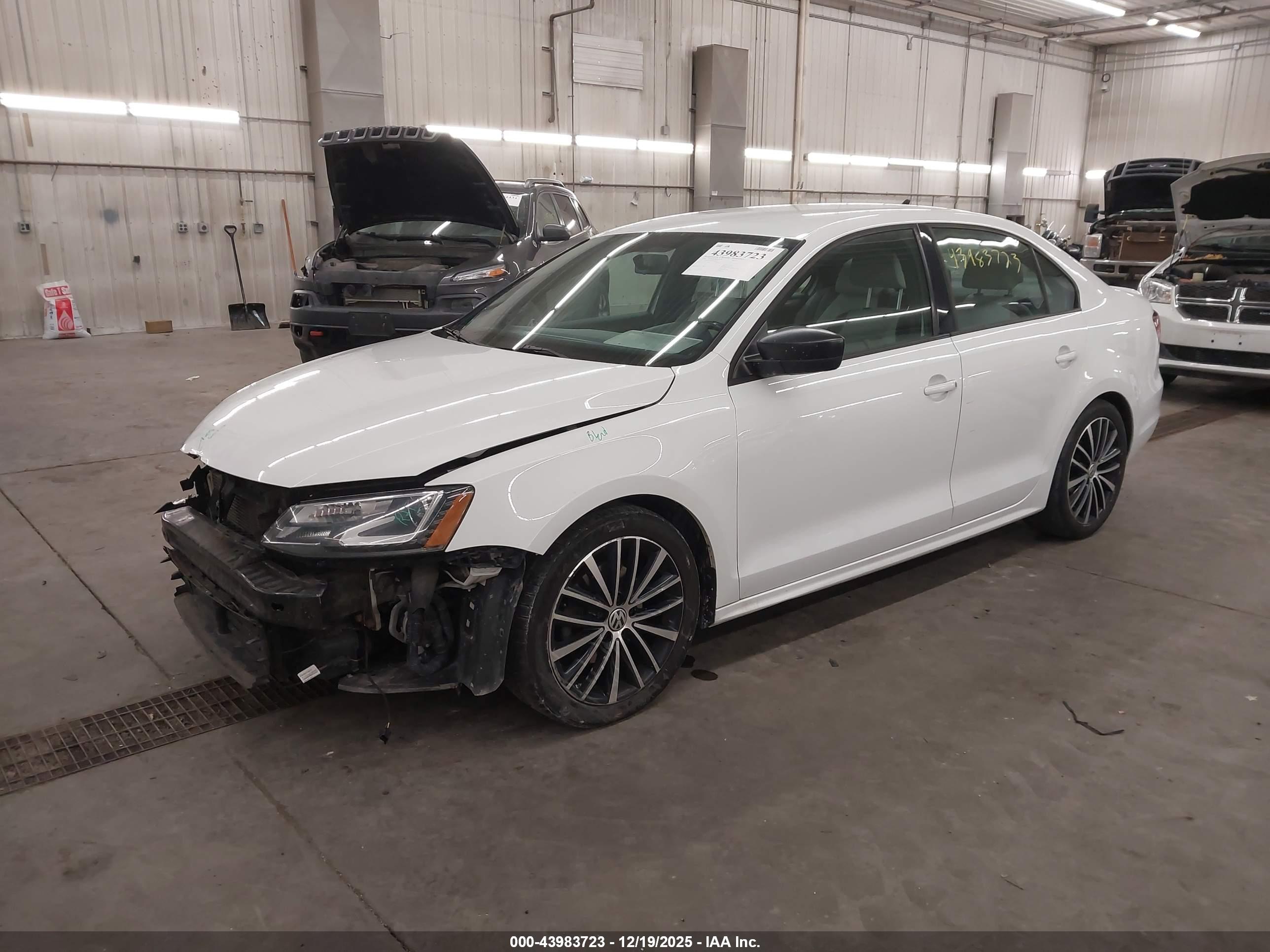 VOLKSWAGEN JETTA image 2